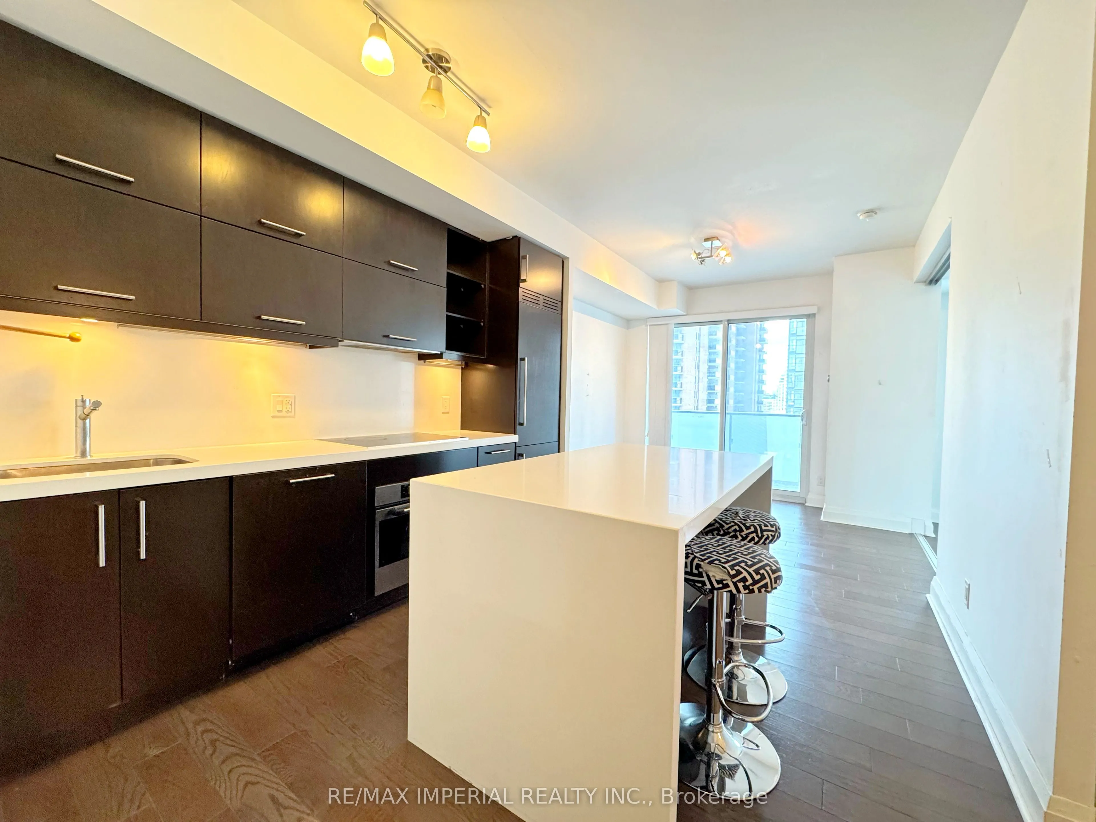 1080 Bay Street, #909