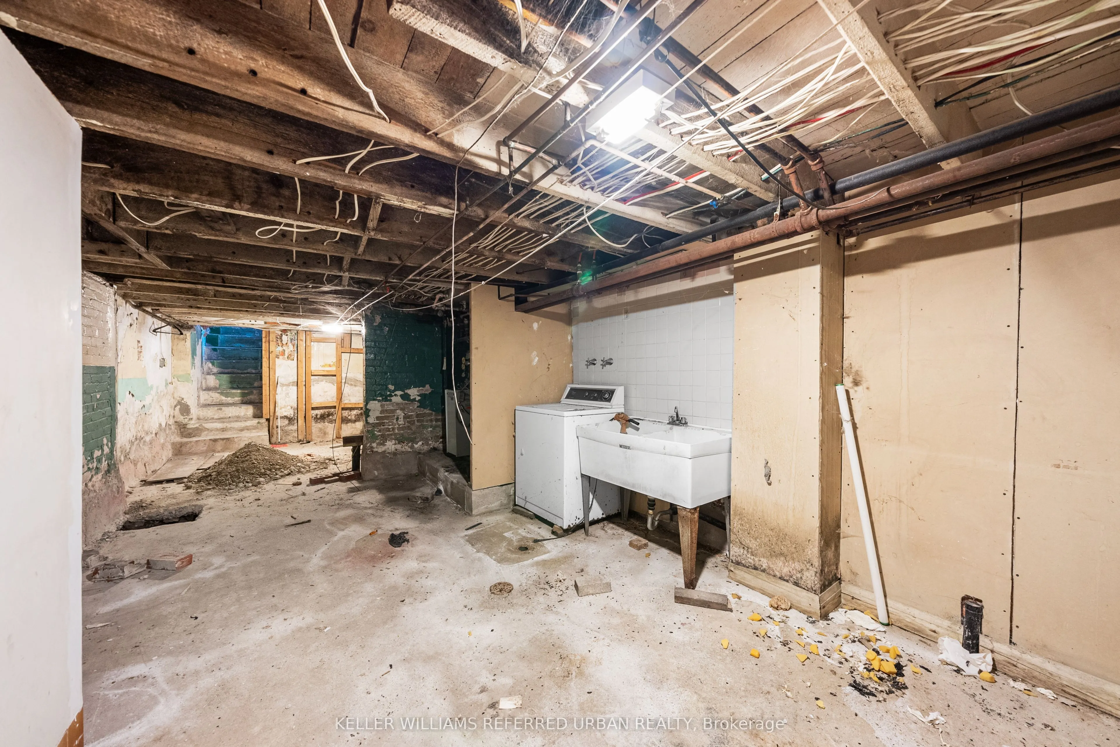 69 Montrose Avenue