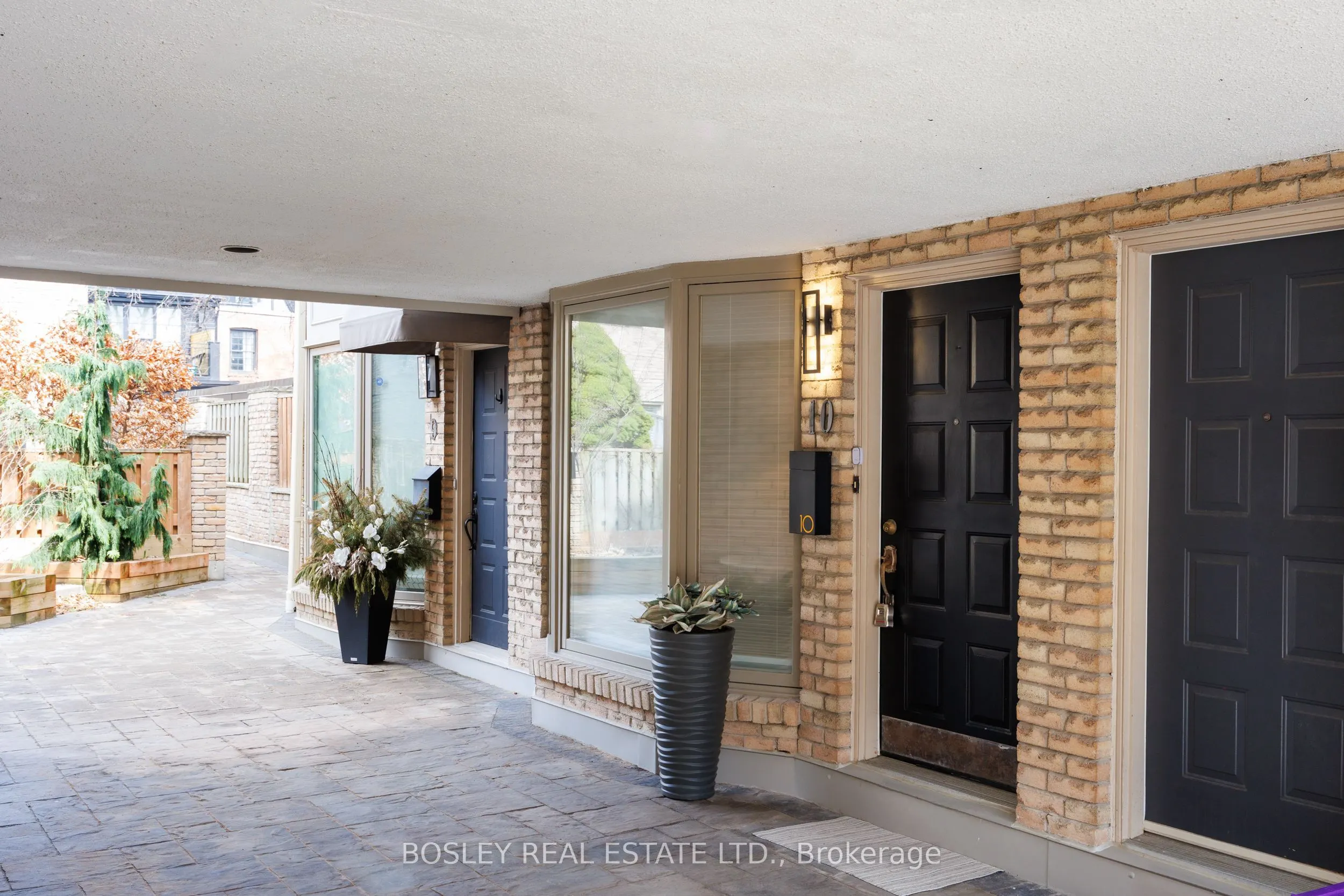 95 Summerhill Avenue, #10