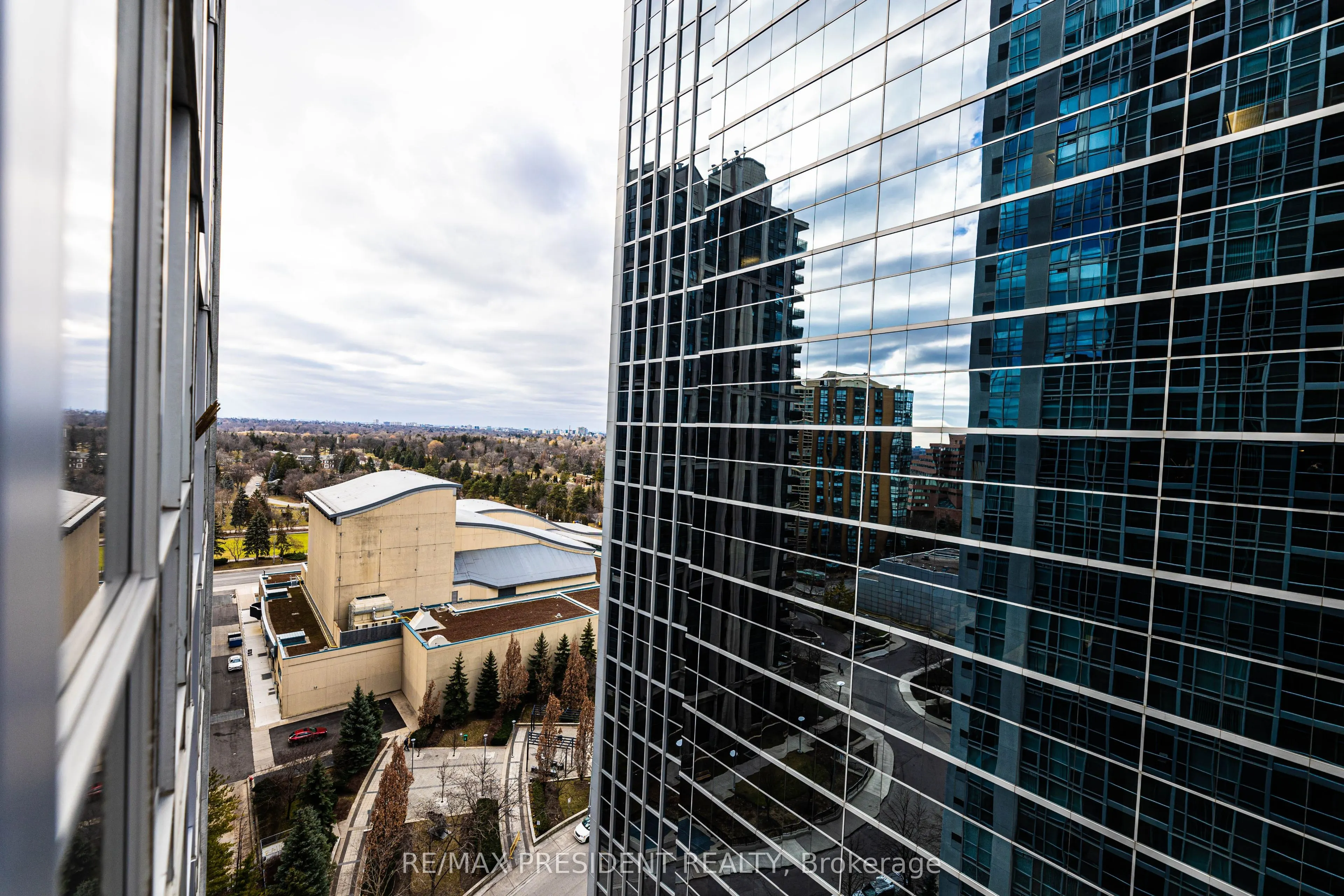 4978 Yonge Street, #1911