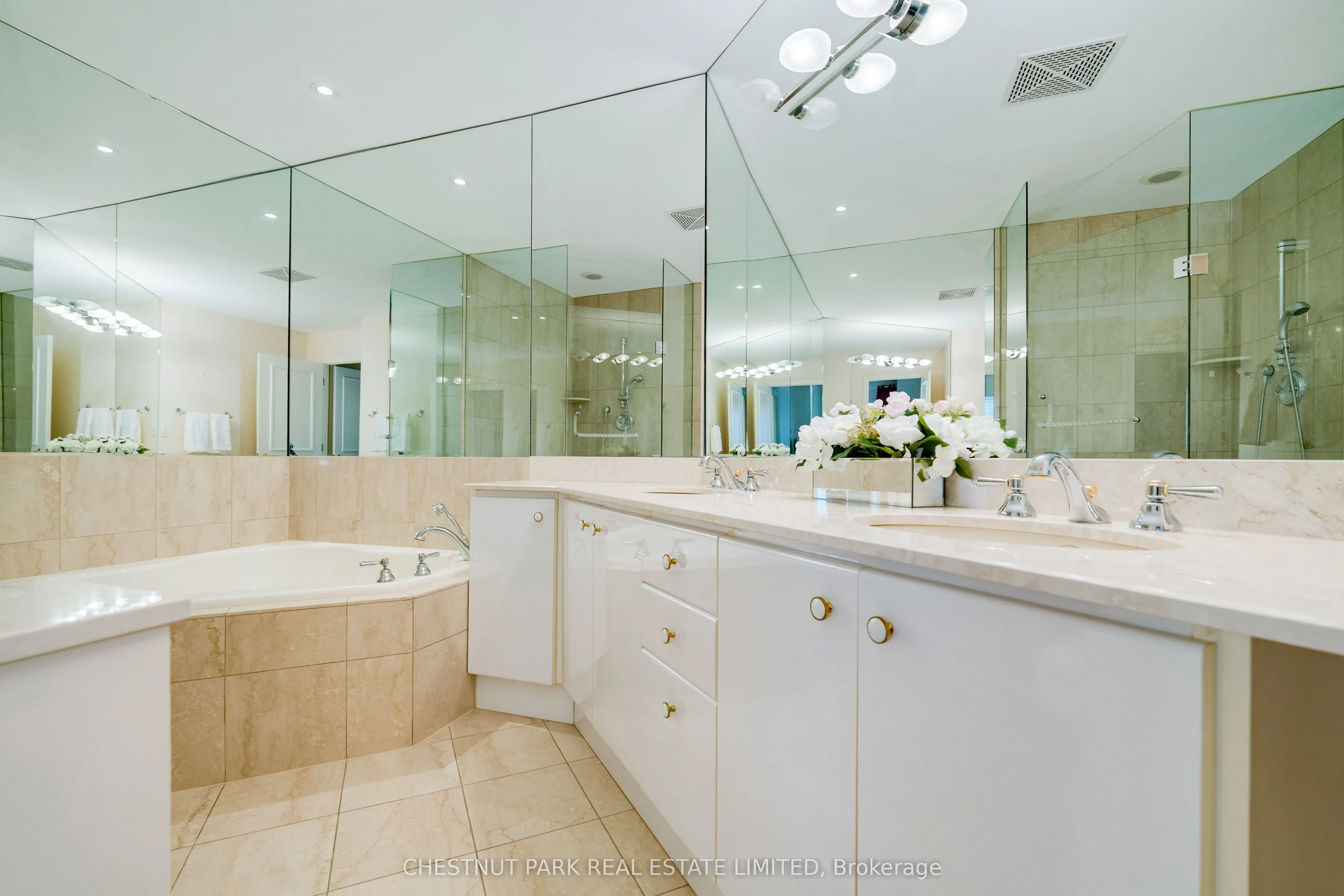 38 Avenue Road, #400
