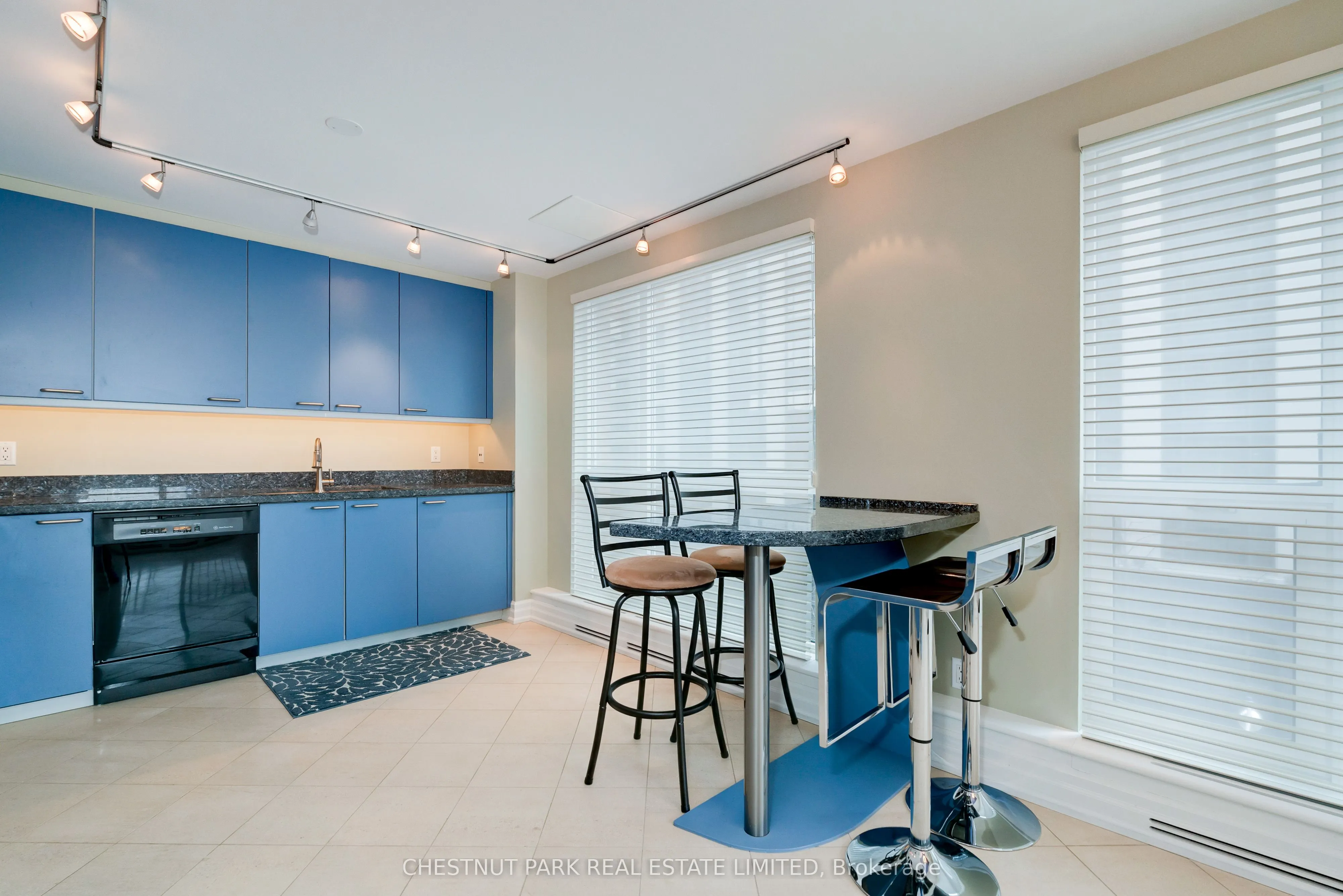 38 Avenue Road, #400