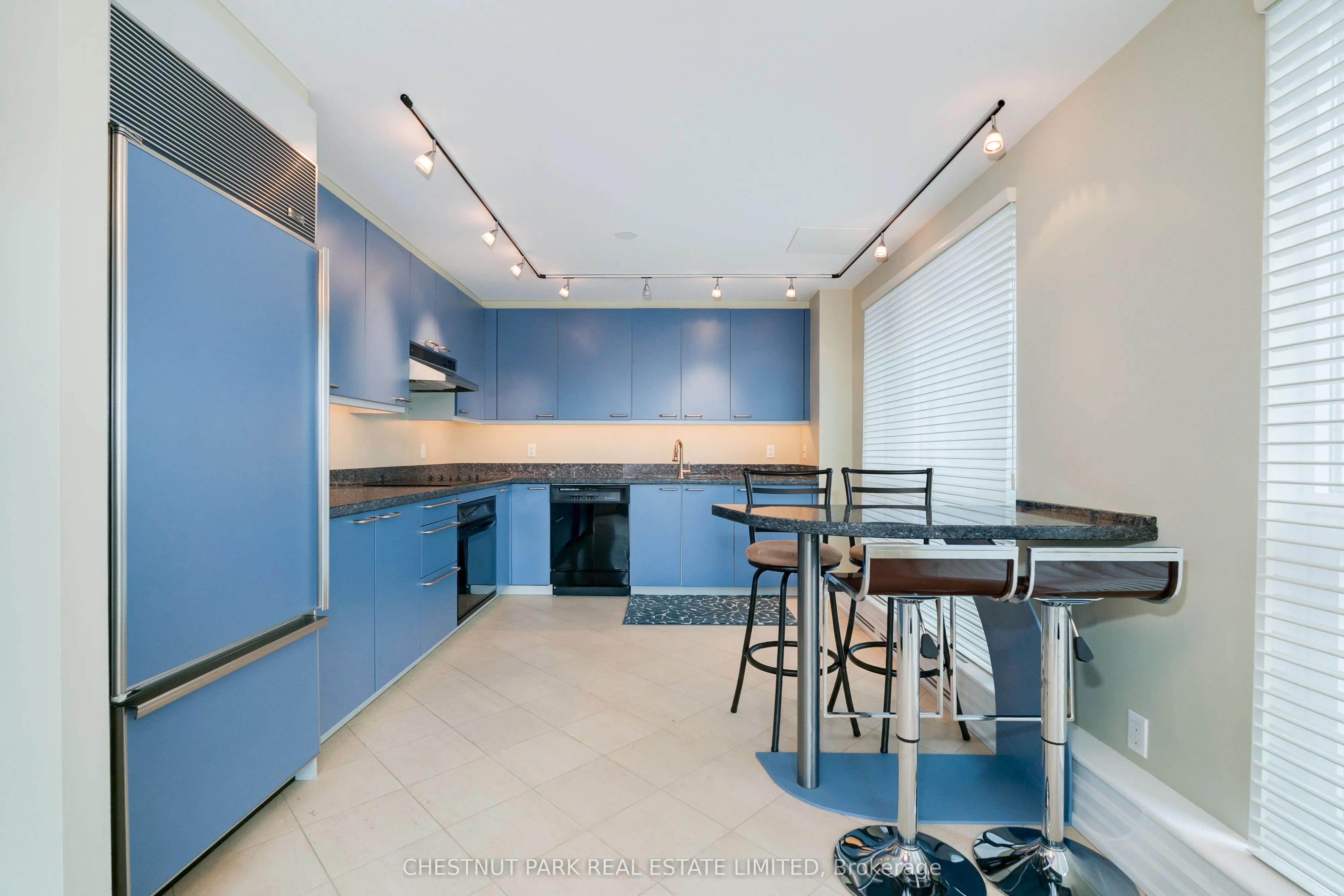 38 Avenue Road, #400