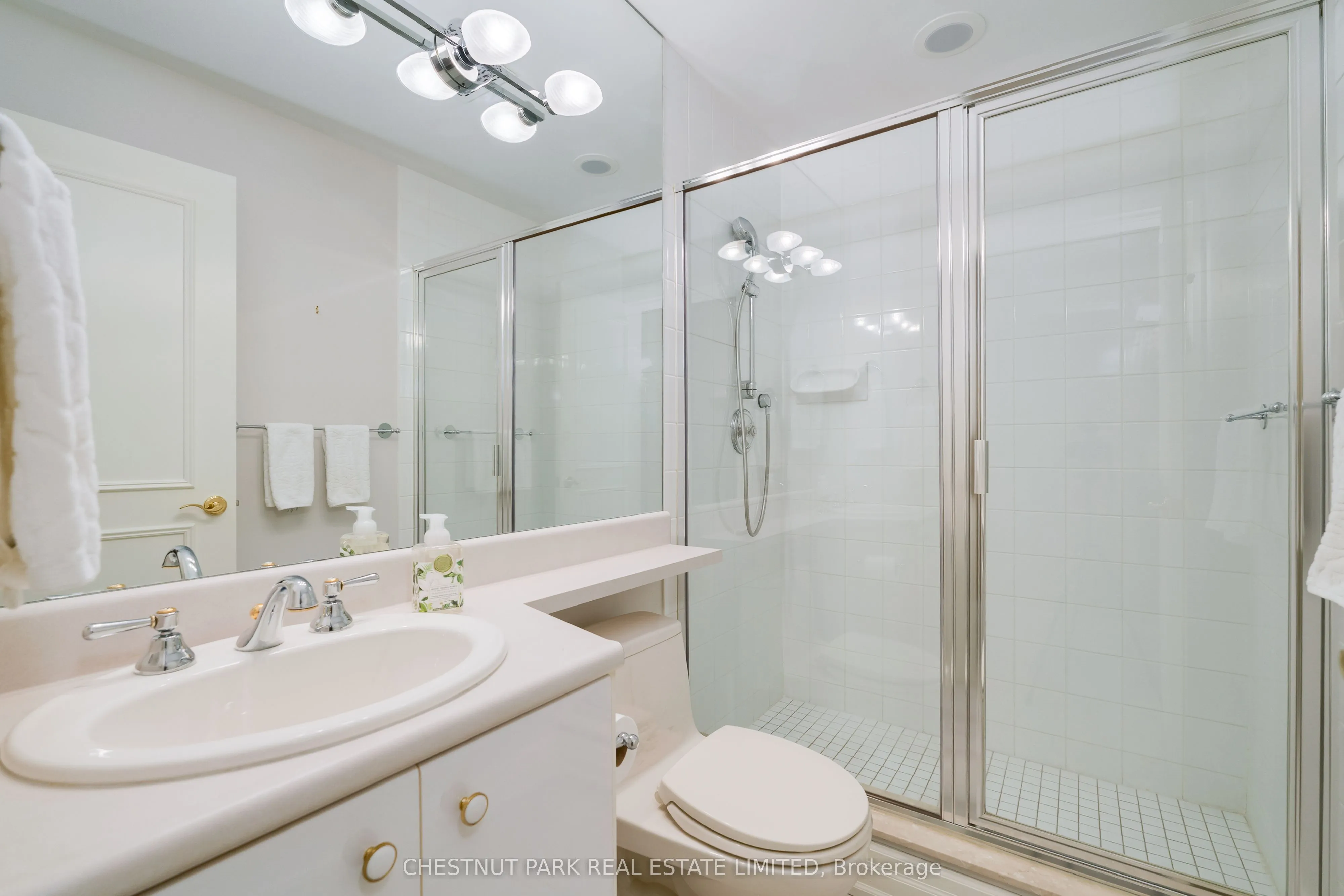 38 Avenue Road, #400