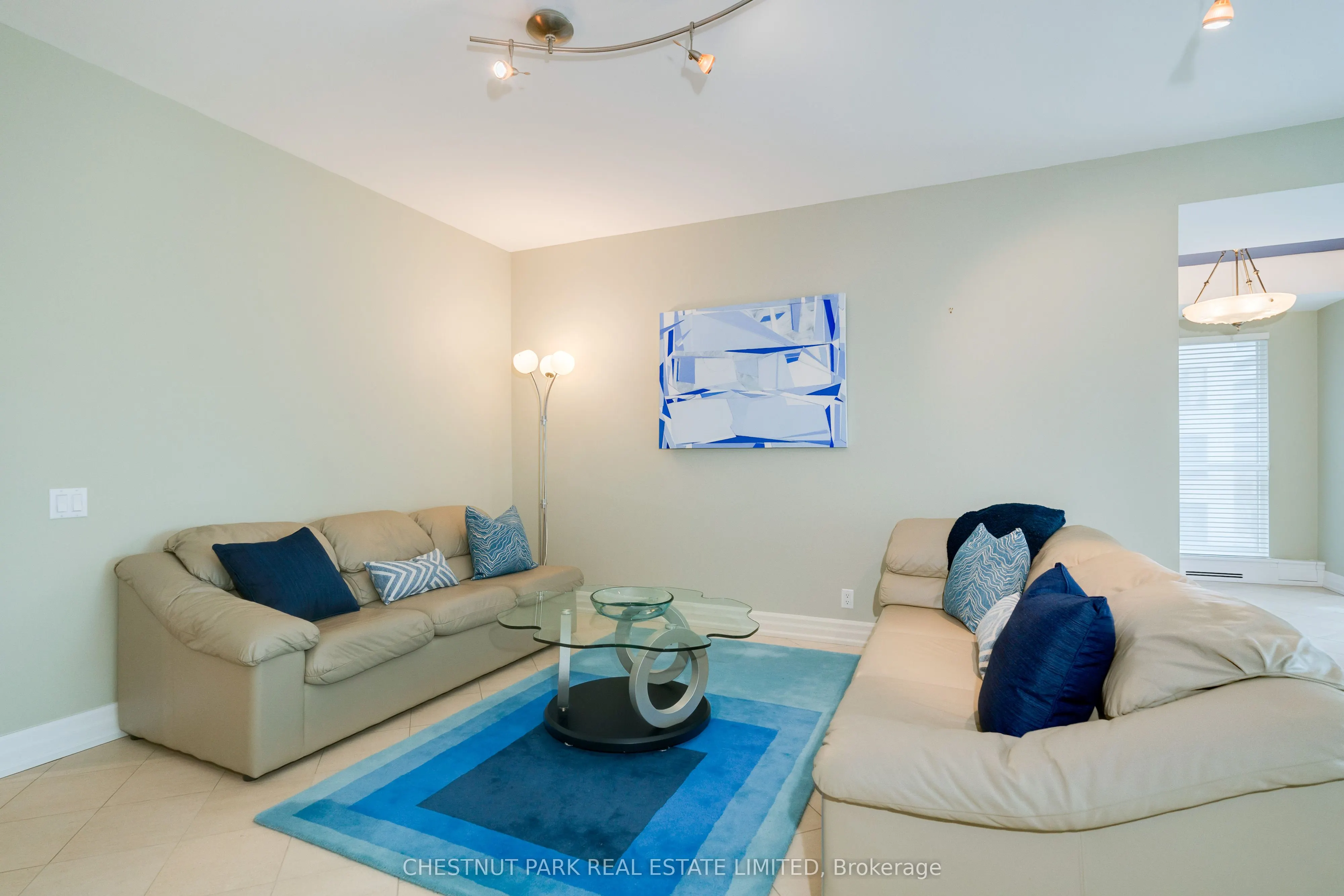 38 Avenue Road, #400