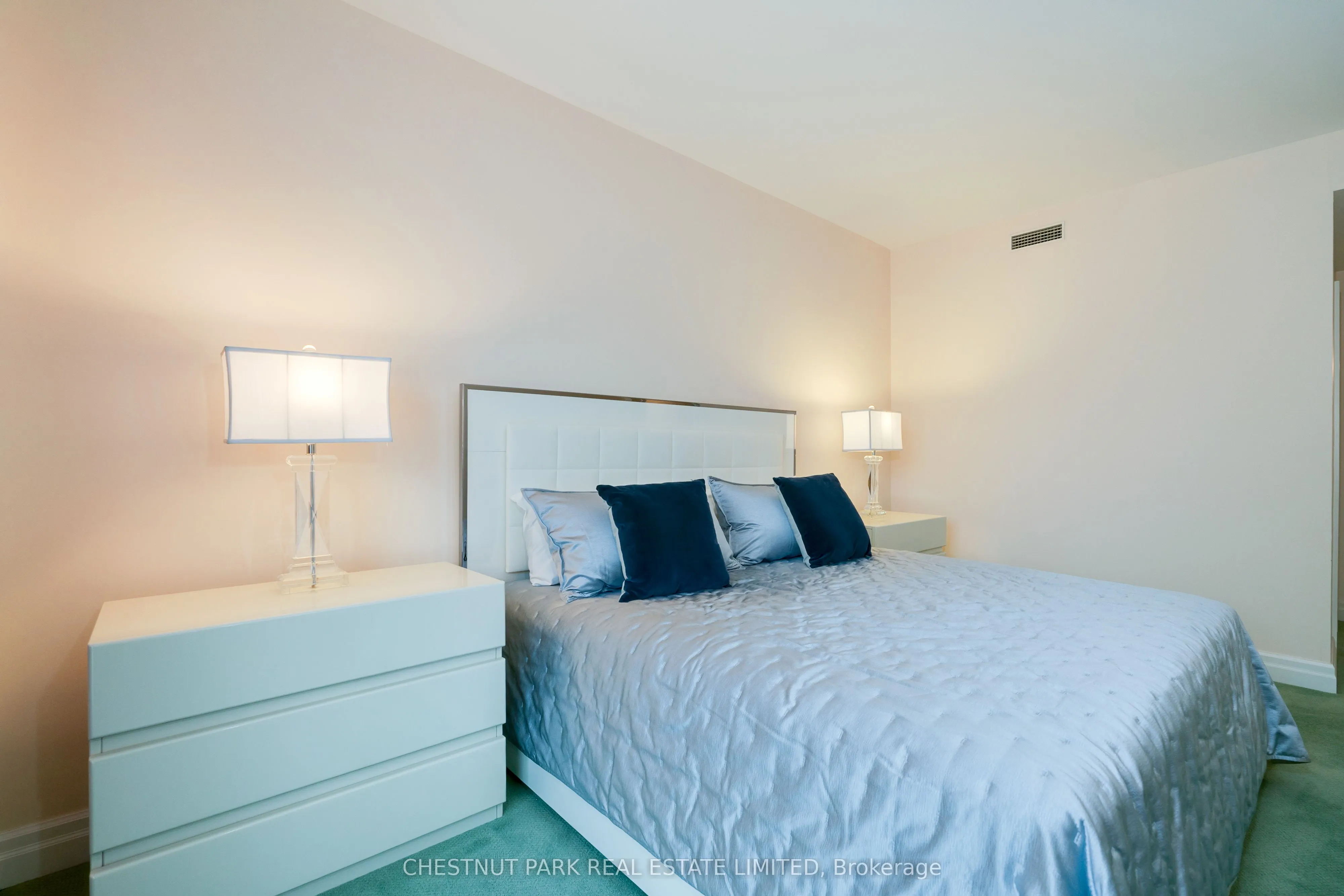 38 Avenue Road, #400