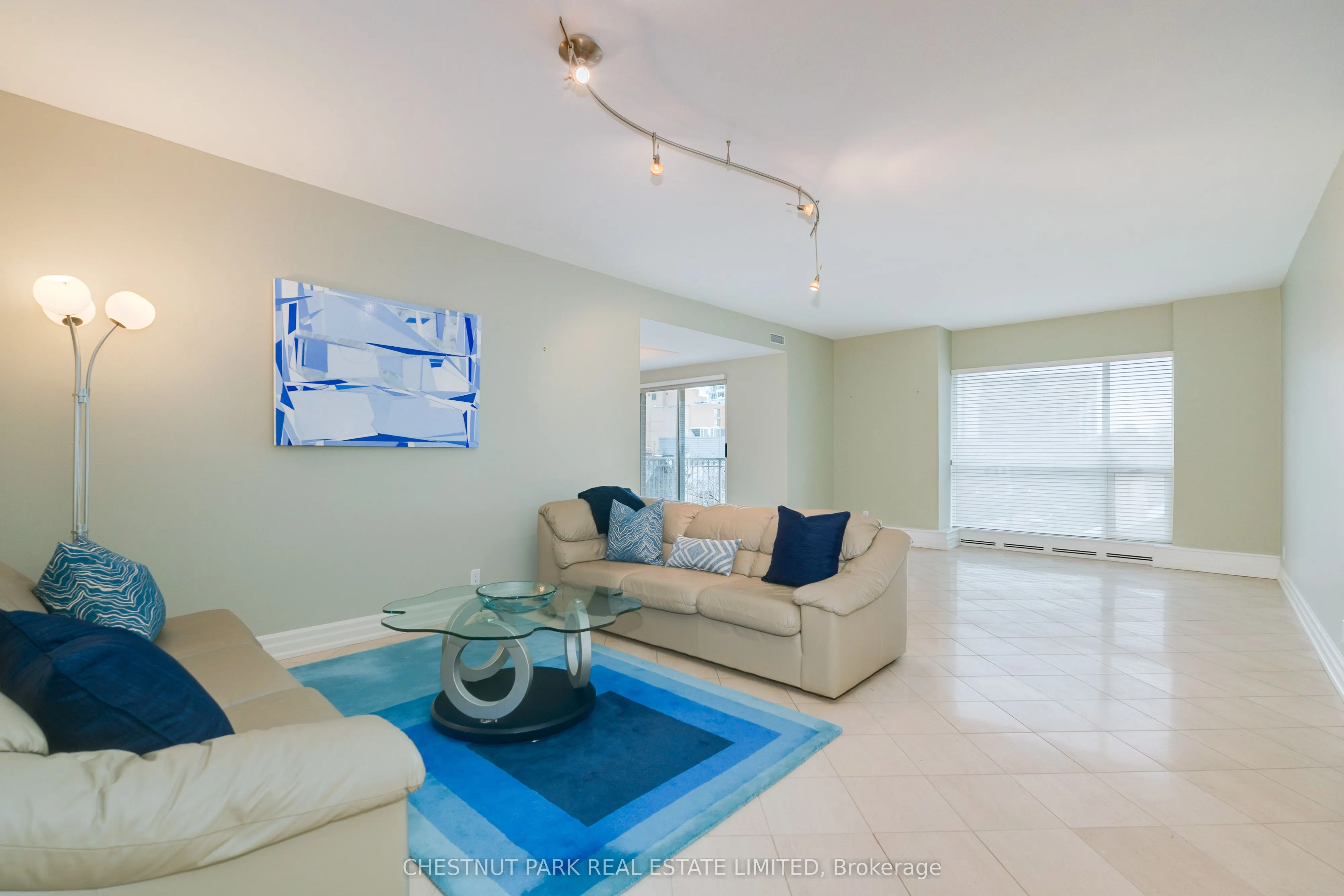 38 Avenue Road, #400