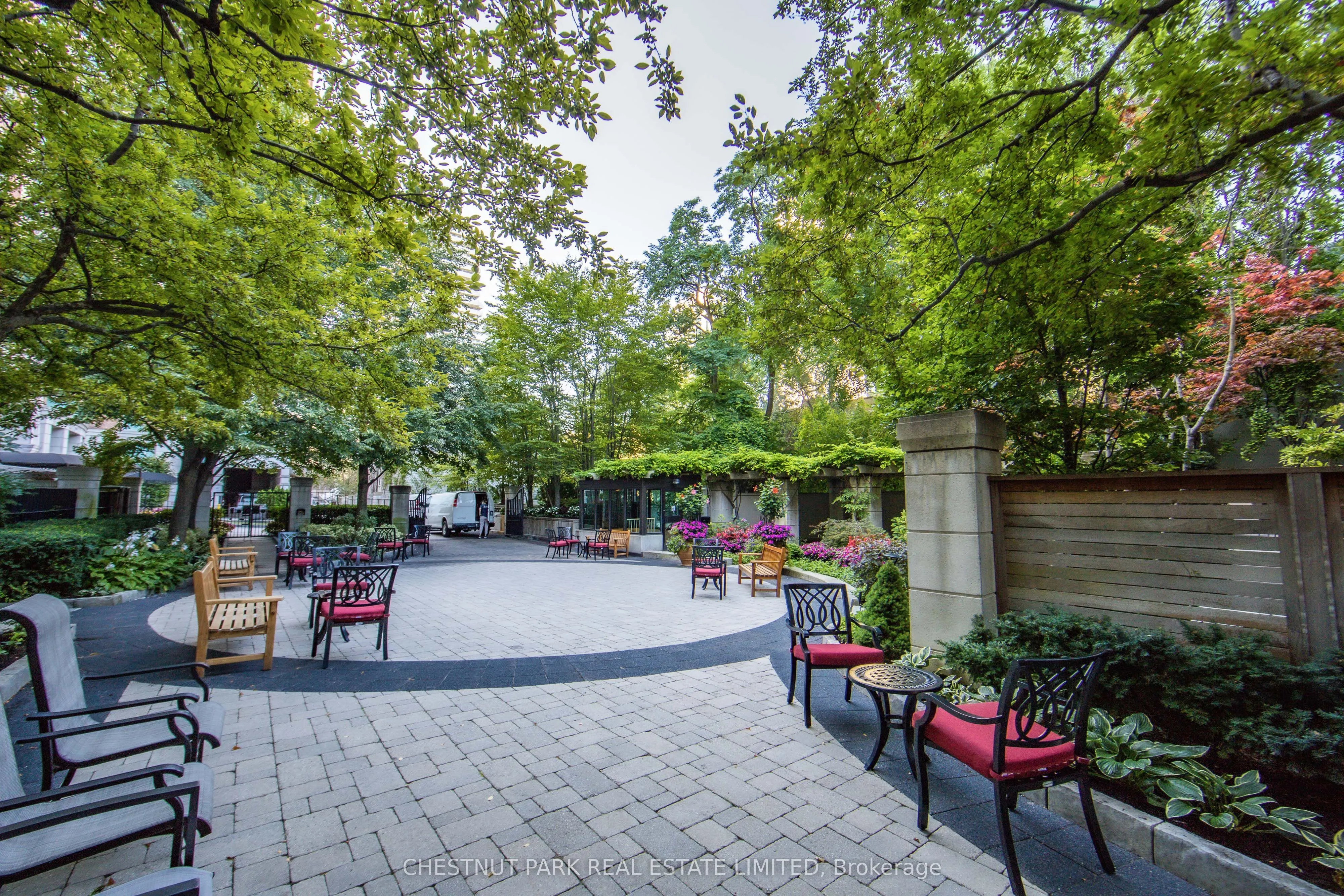 38 Avenue Road, #400