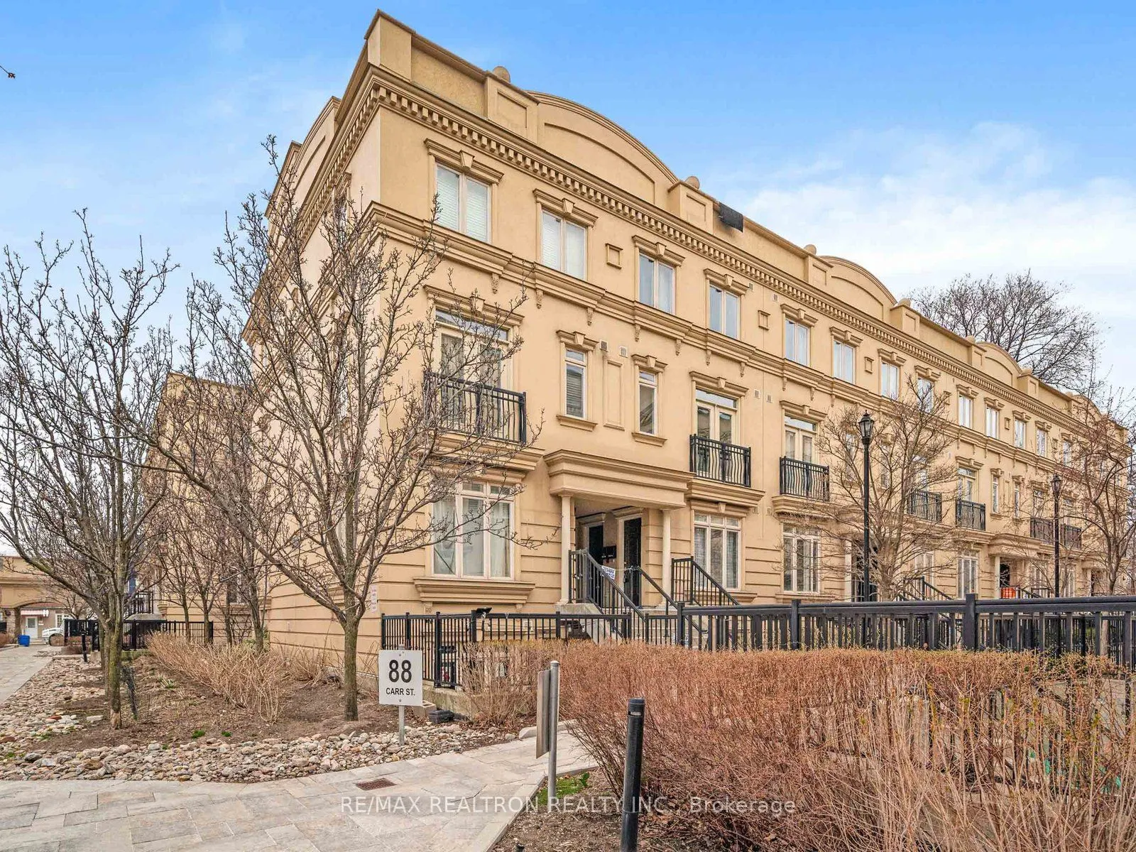 88 Carr Street, #18