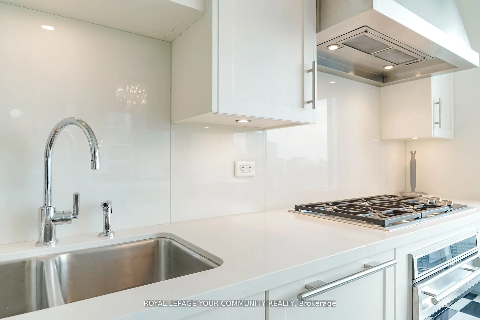 183 Wellington Street W, #3903