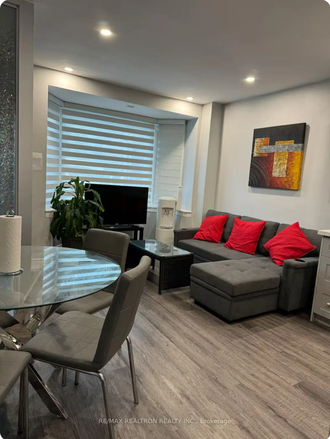 326 Bathurst Street, #Main
