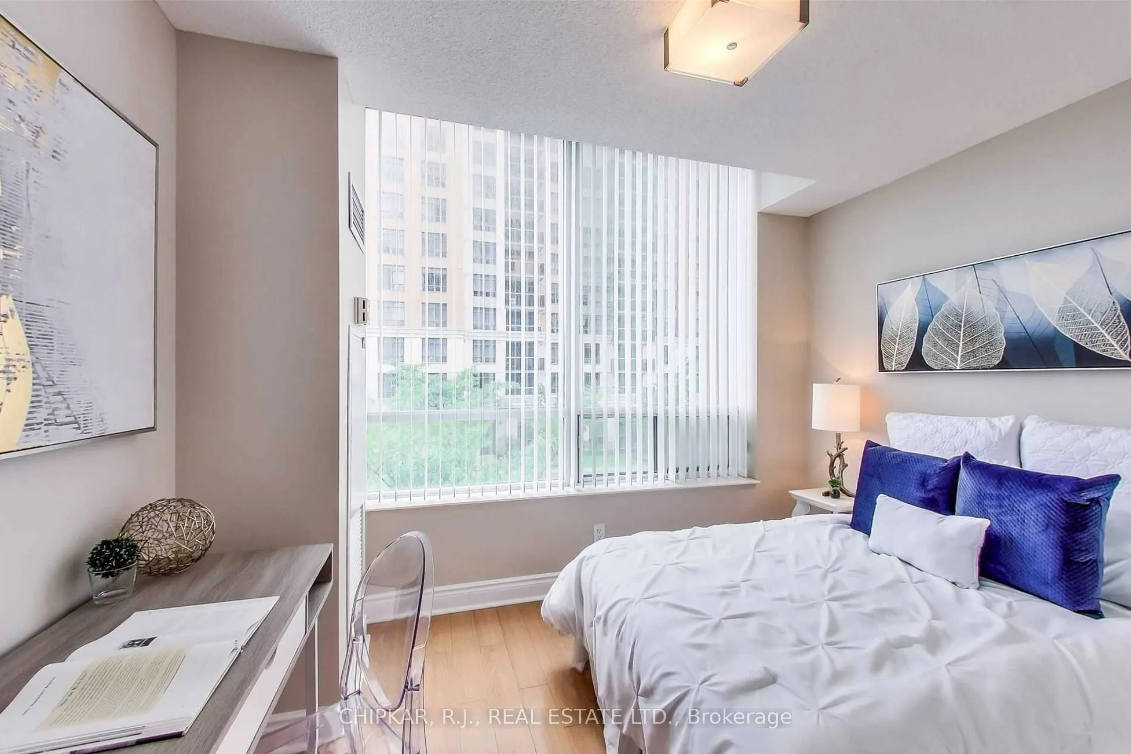 15 Northtown Way #220