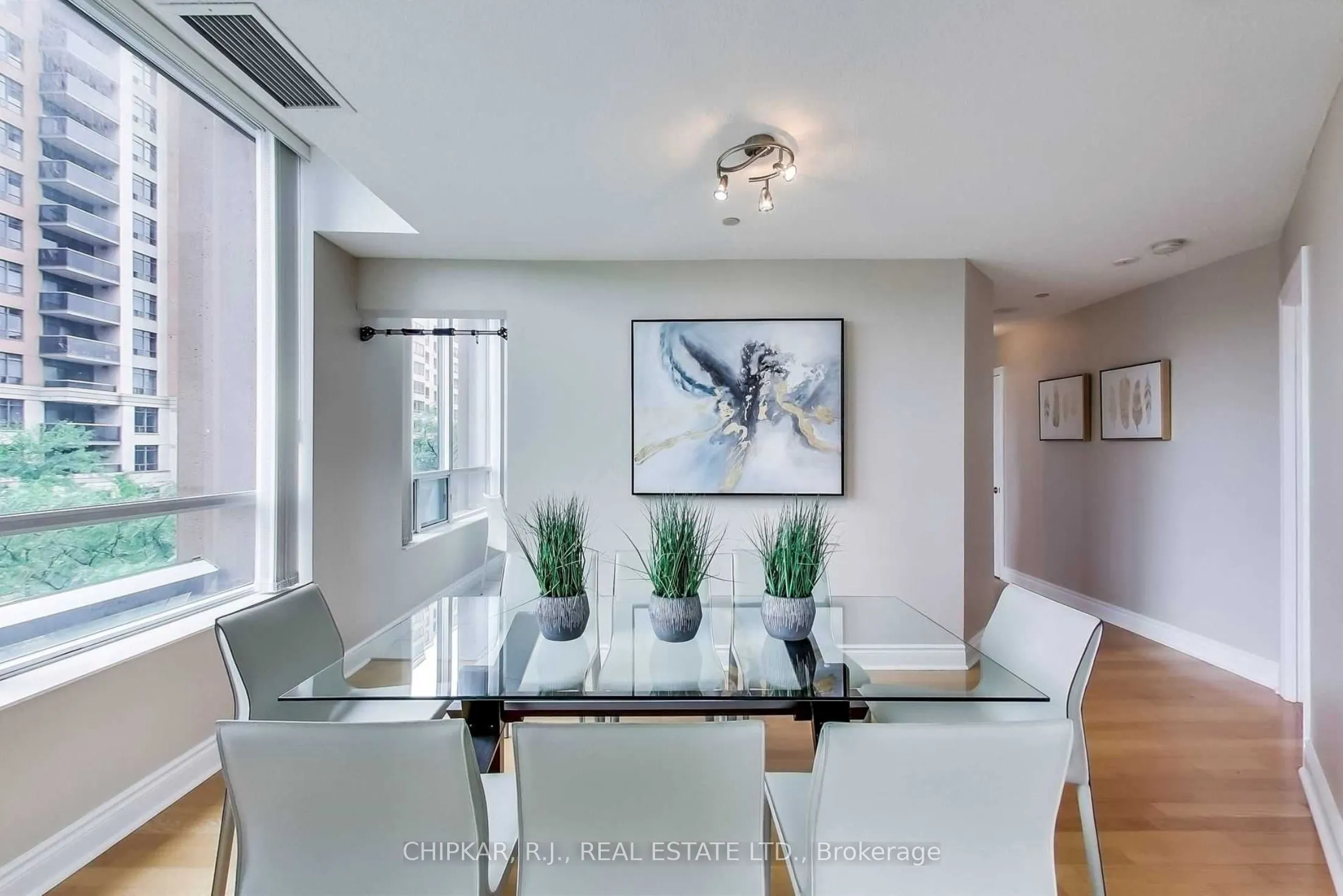 15 Northtown Way #220