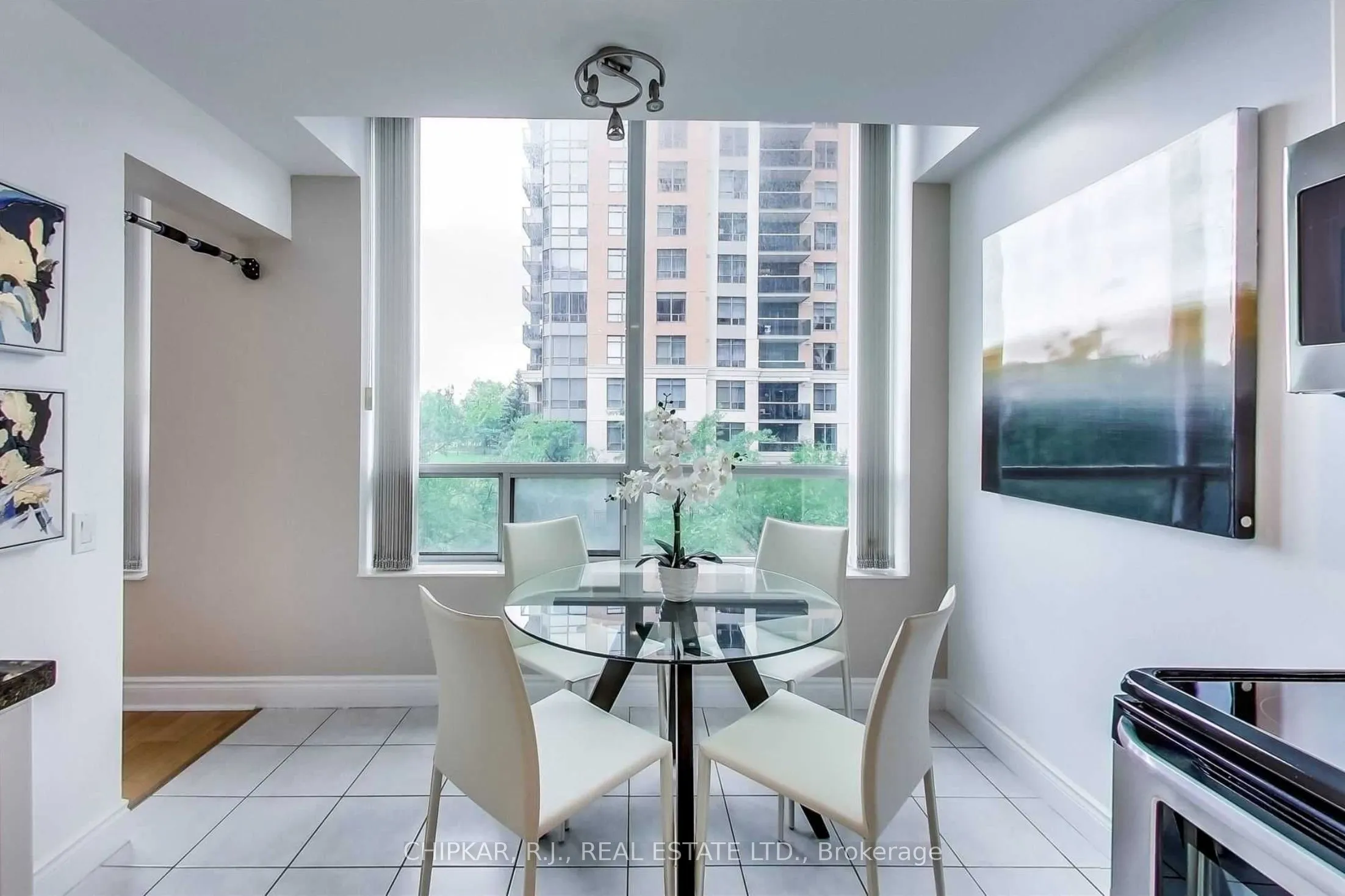 15 Northtown Way #220