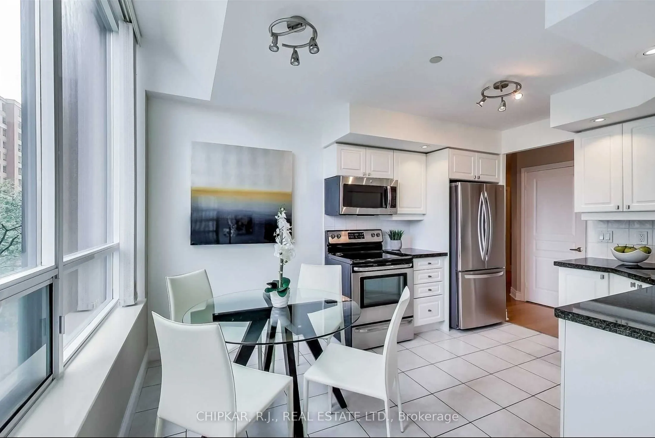 15 Northtown Way #220