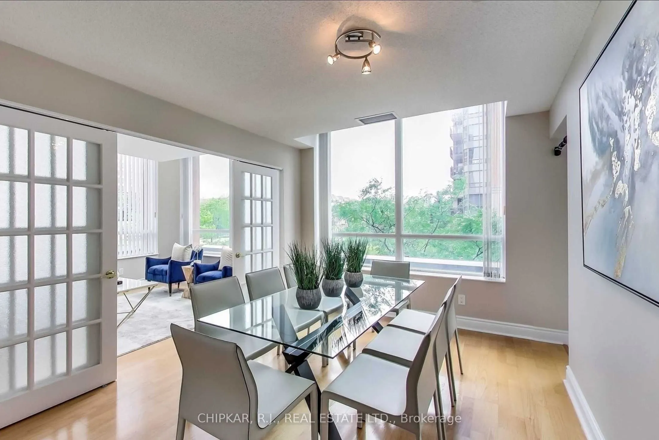 15 Northtown Way #220