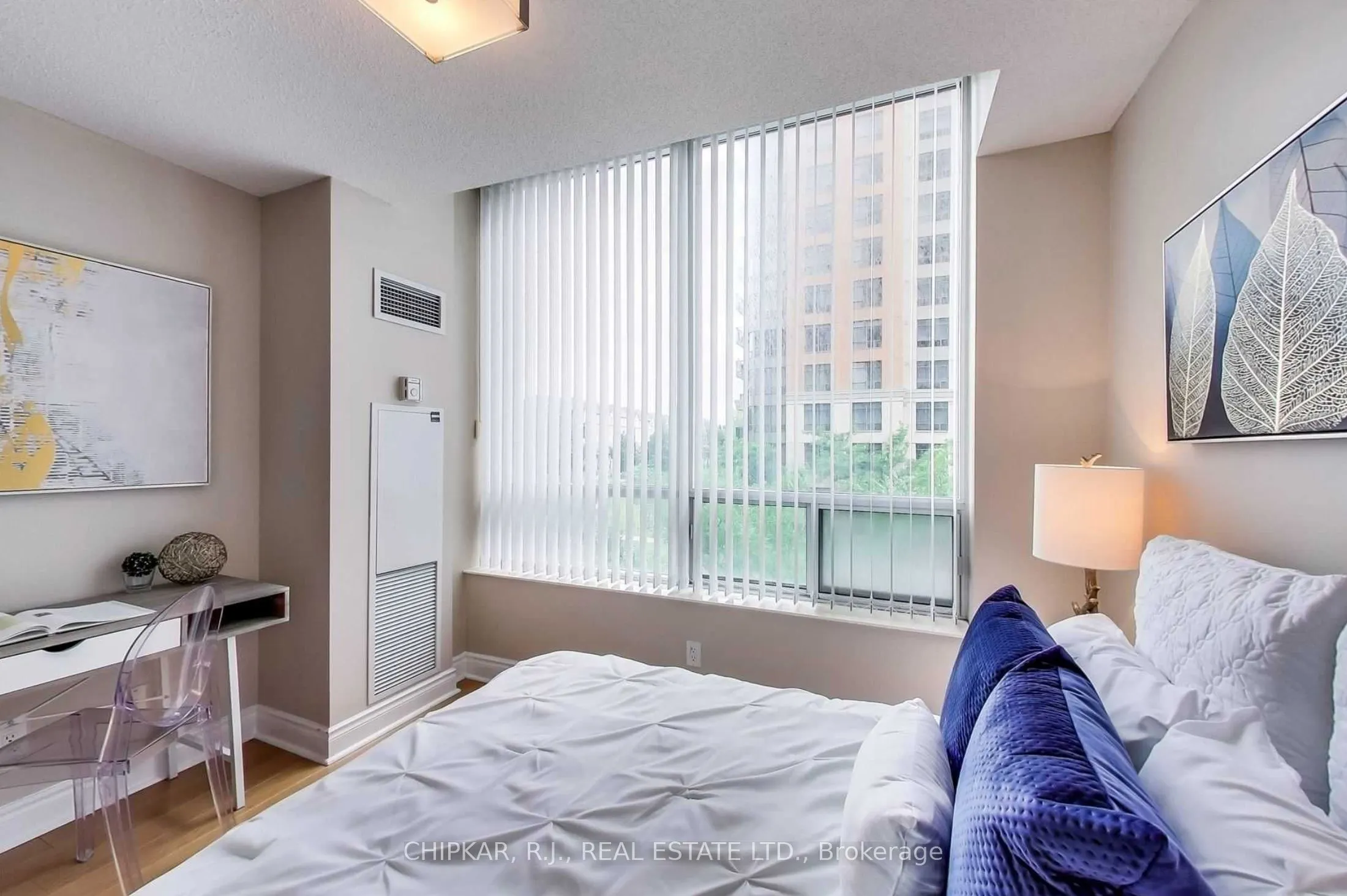 15 Northtown Way #220