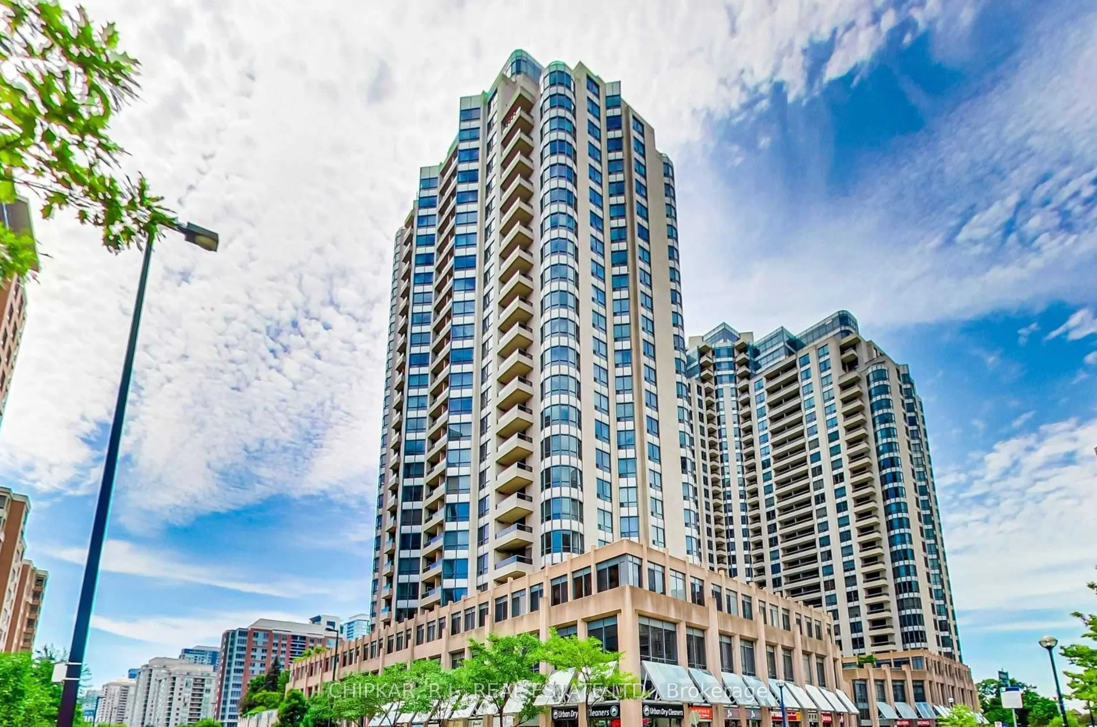15 Northtown Way #220