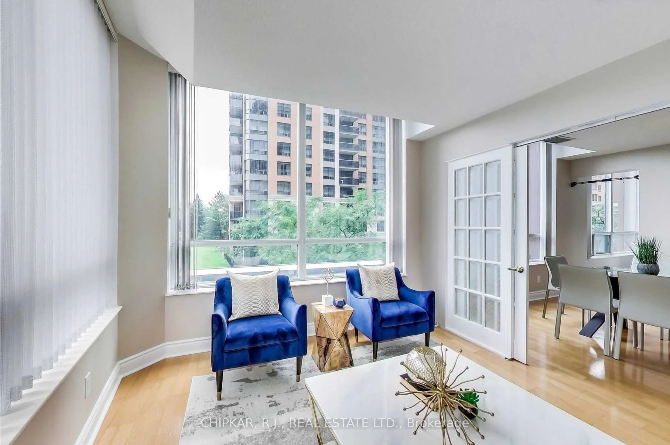 15 Northtown Way #220
