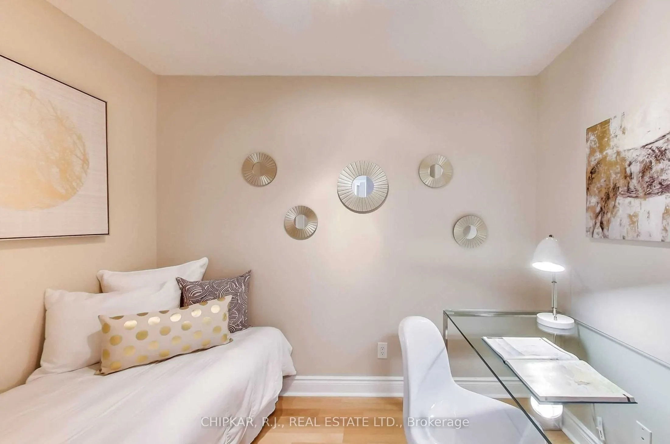 15 Northtown Way #220