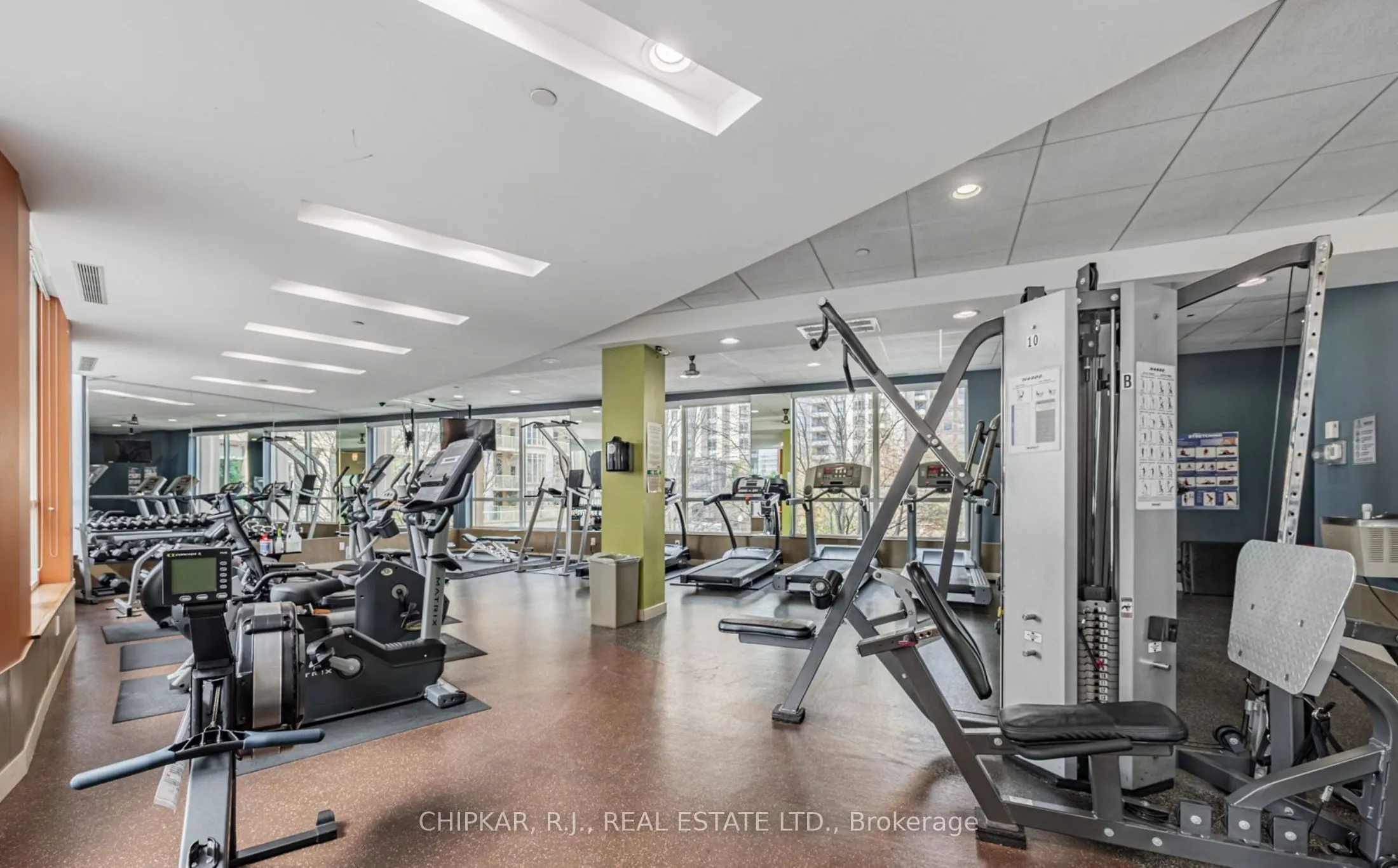 15 Northtown Way #220