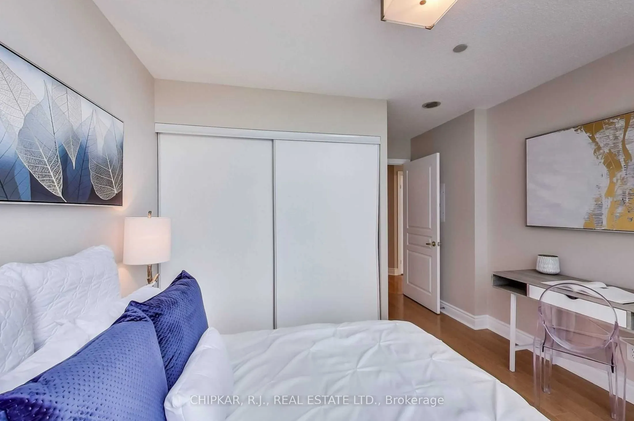 15 Northtown Way #220