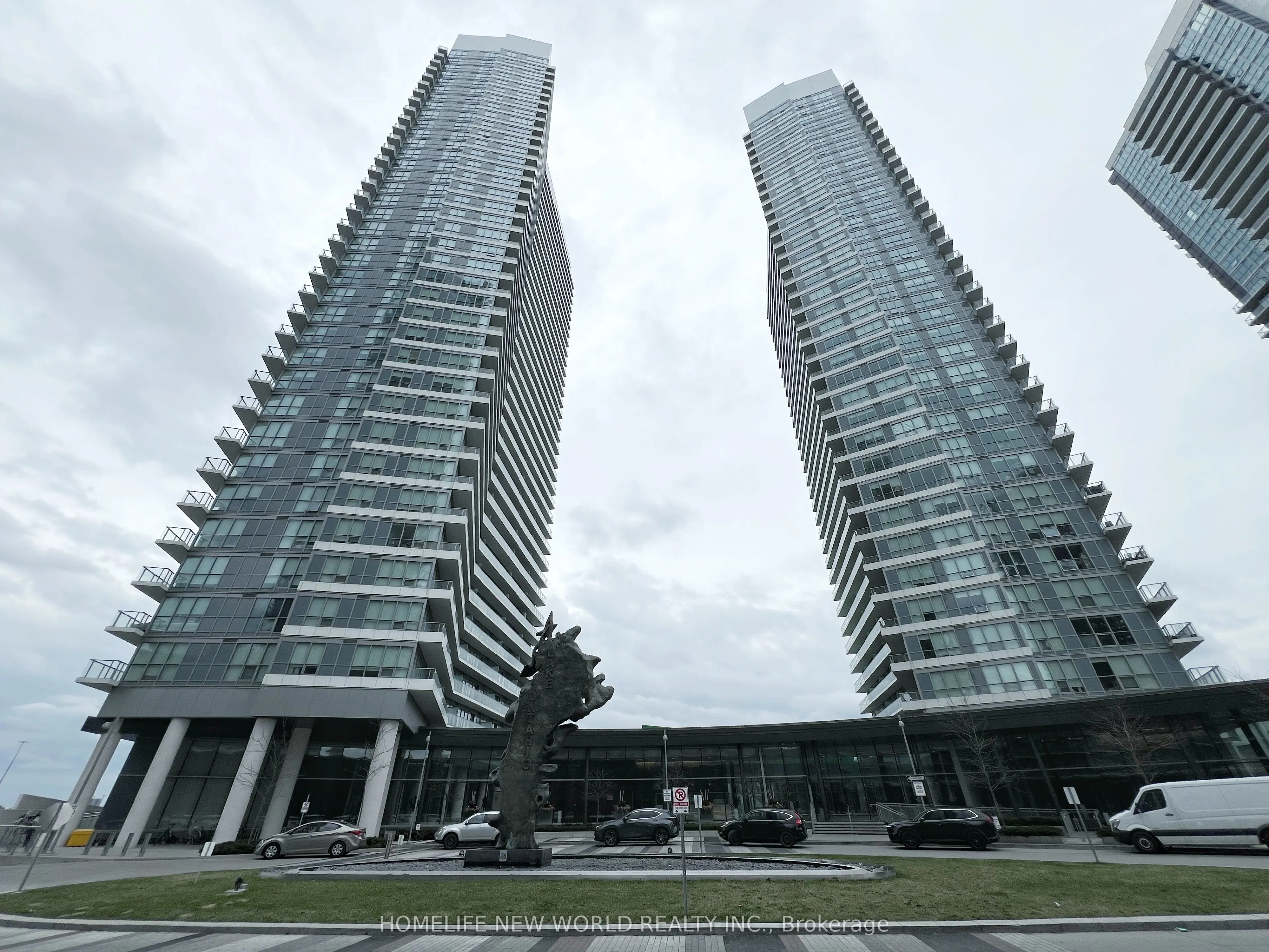 115 McMahon Drive, #3809
