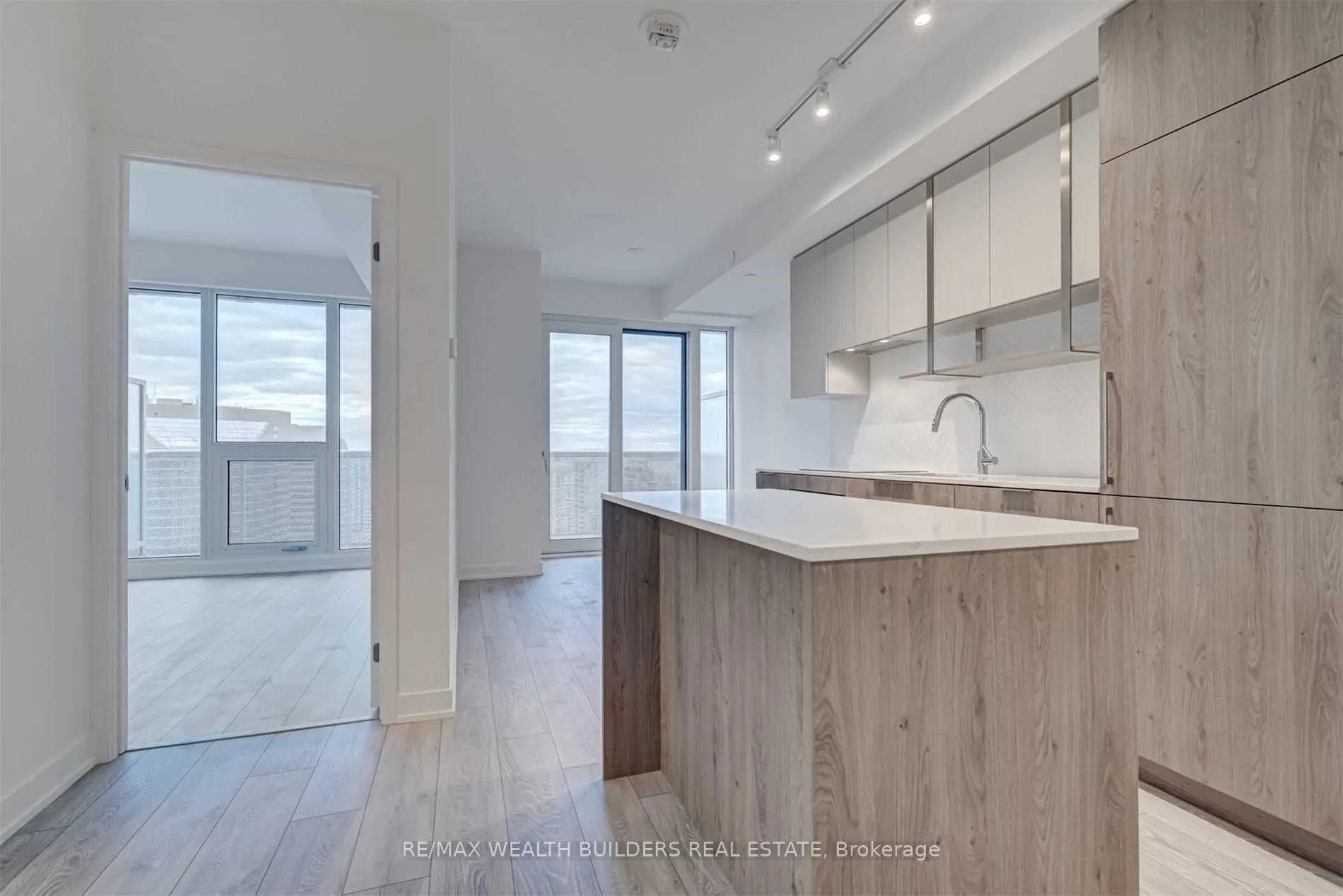 15 Holmes Avenue, #2206