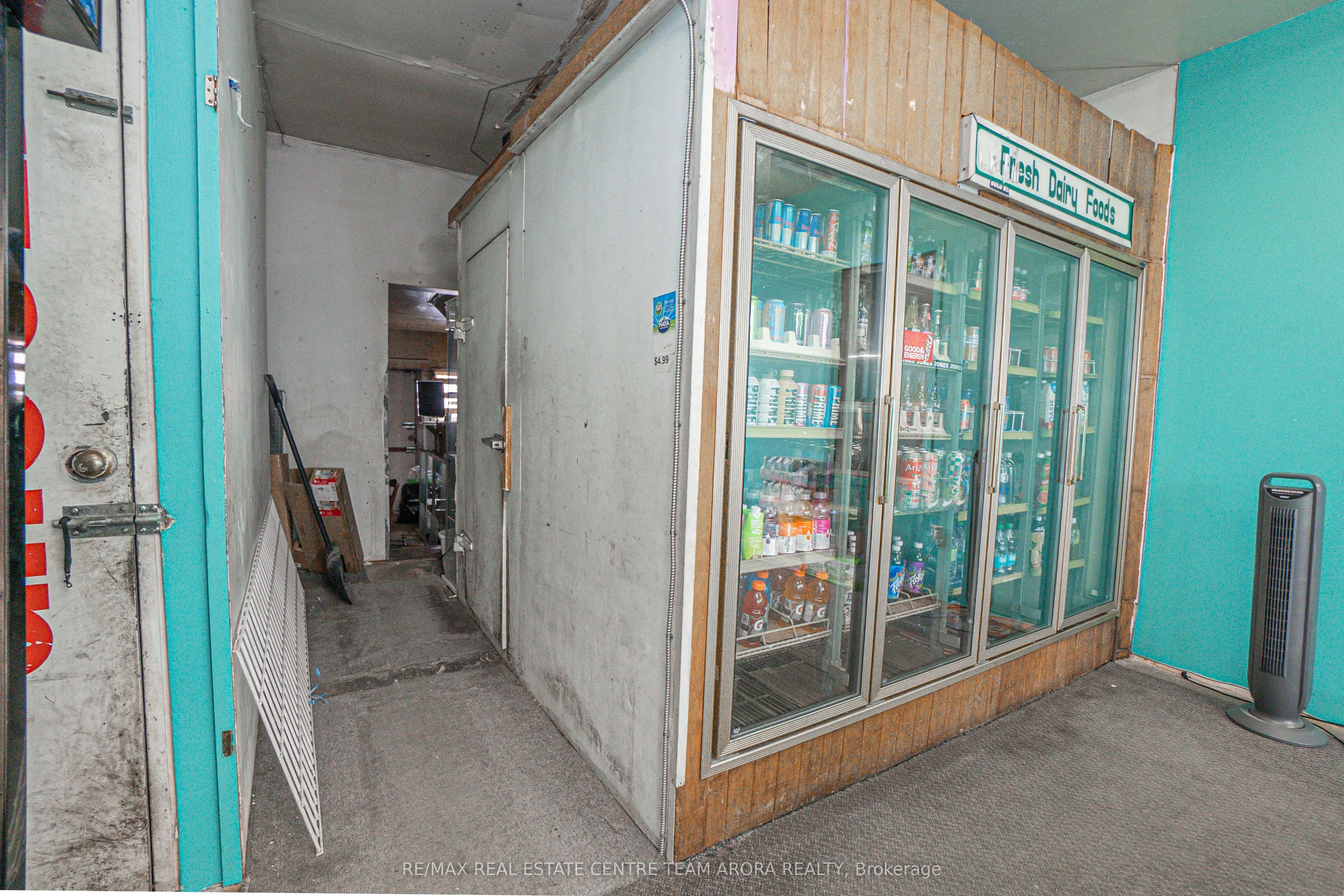 927 Bloor Street W