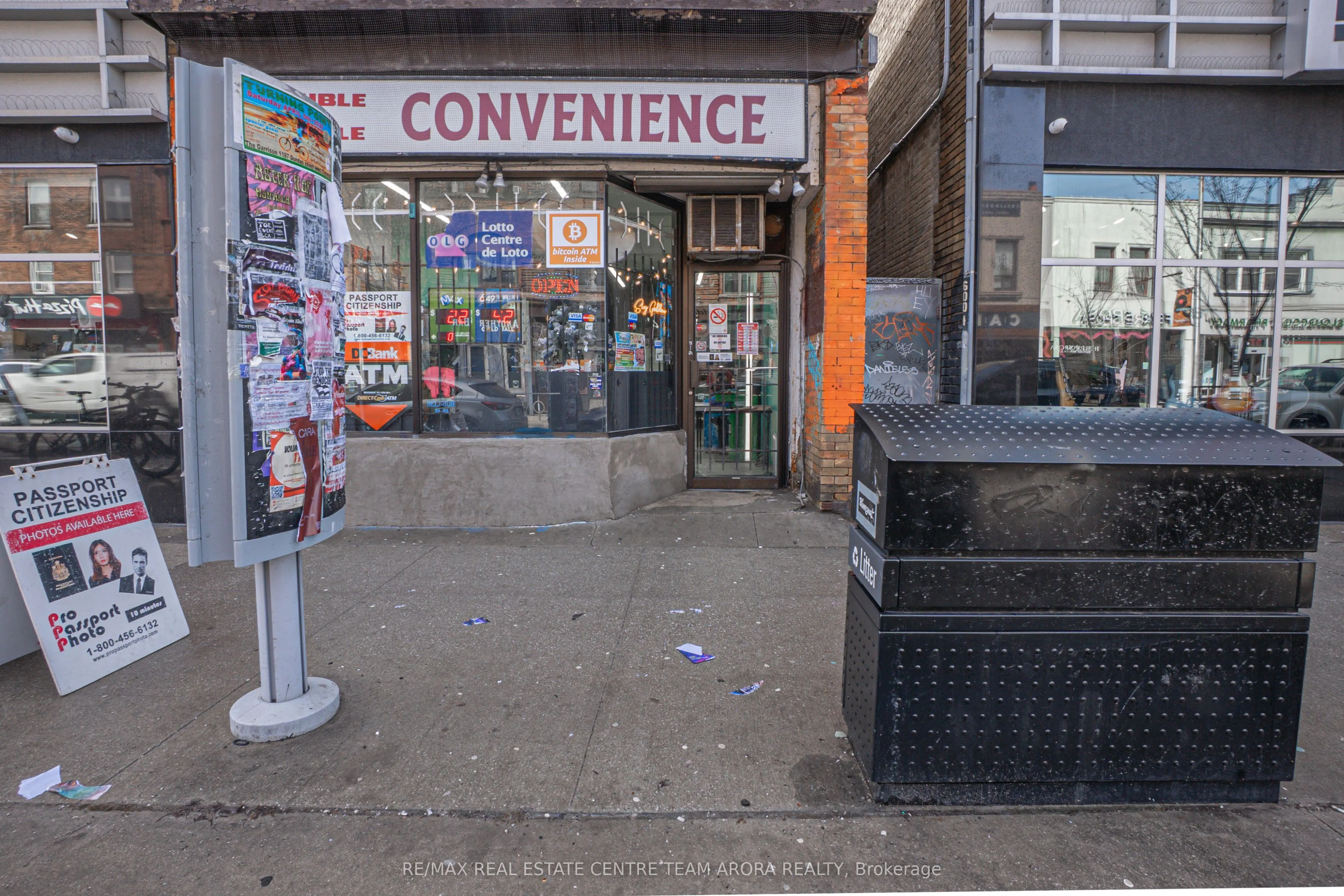 927 Bloor Street W