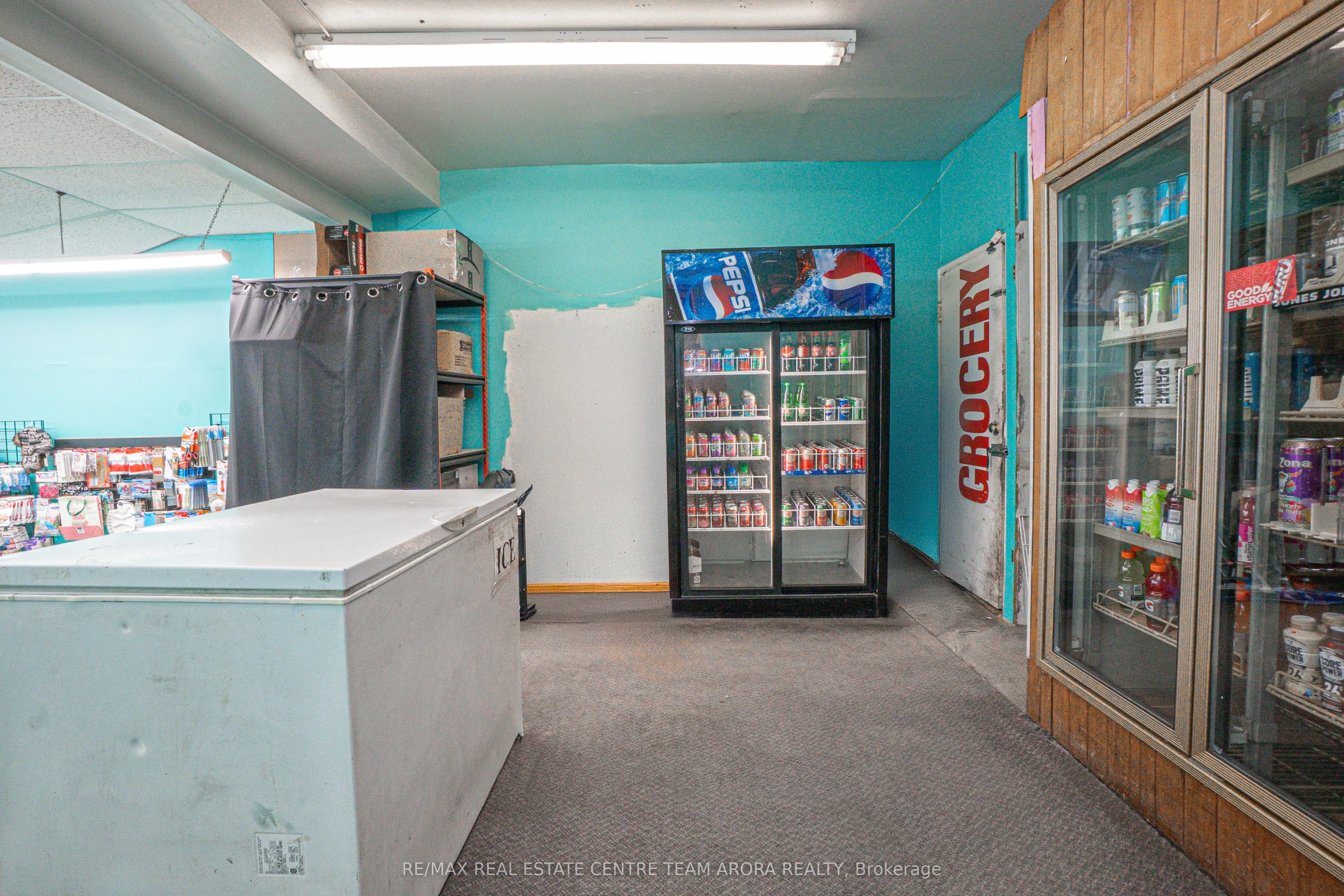 927 Bloor Street W