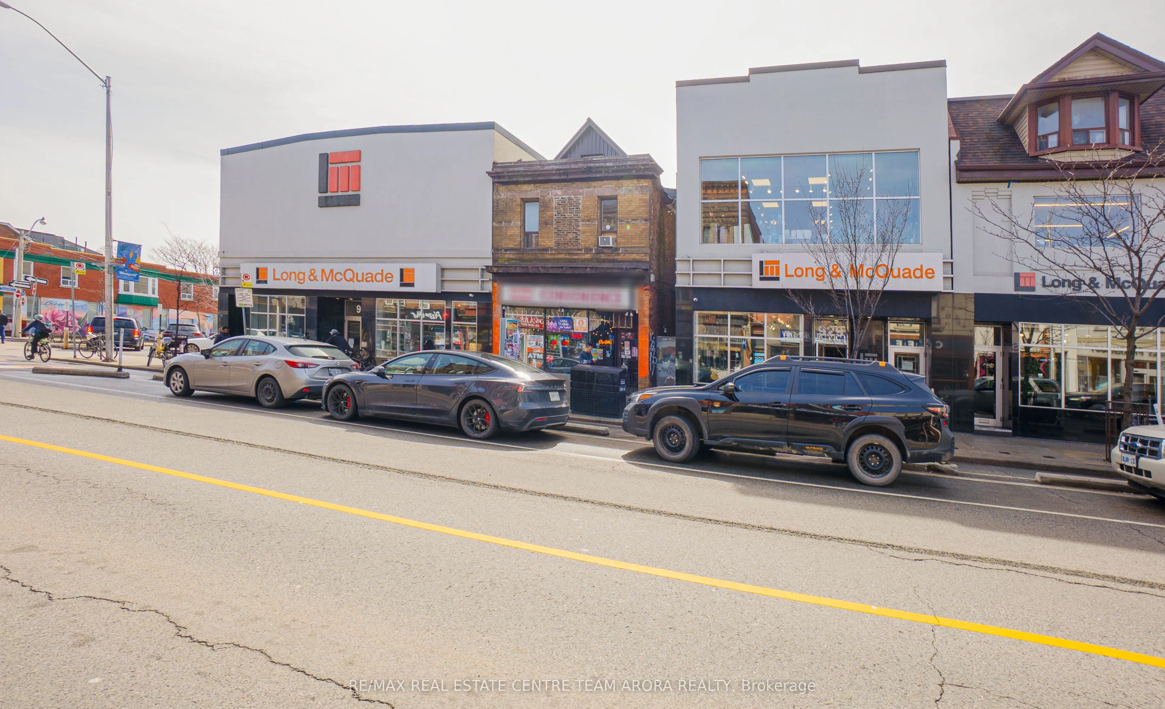 927 Bloor Street W
