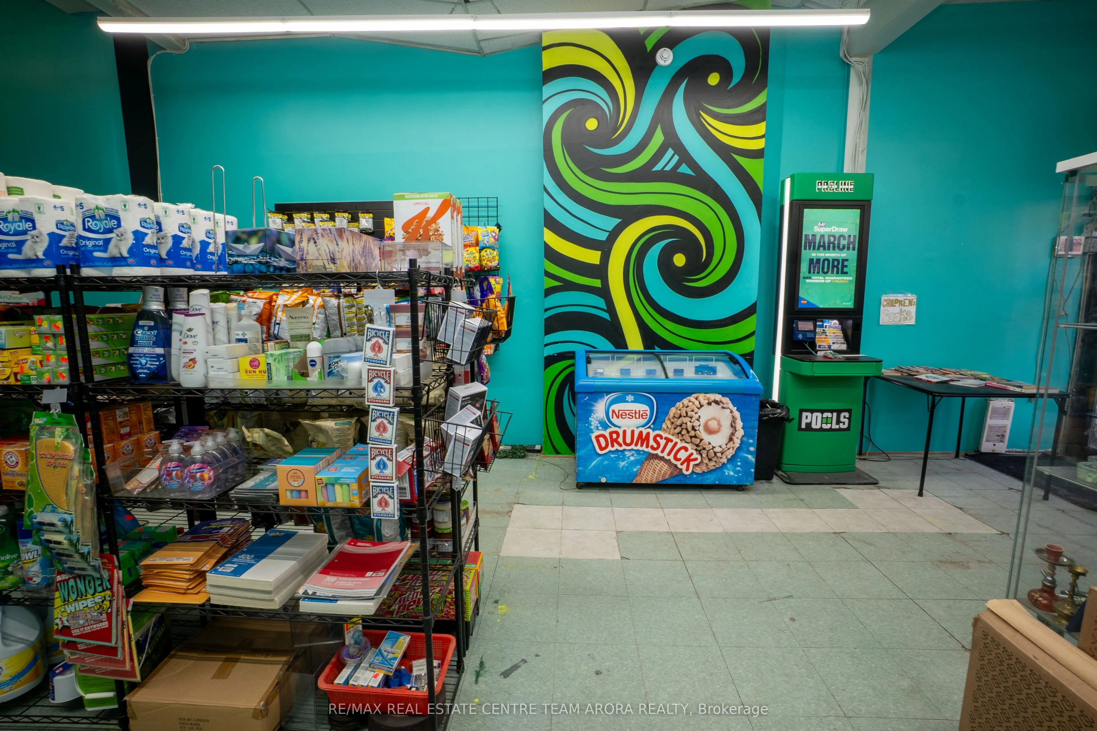 927 Bloor Street W