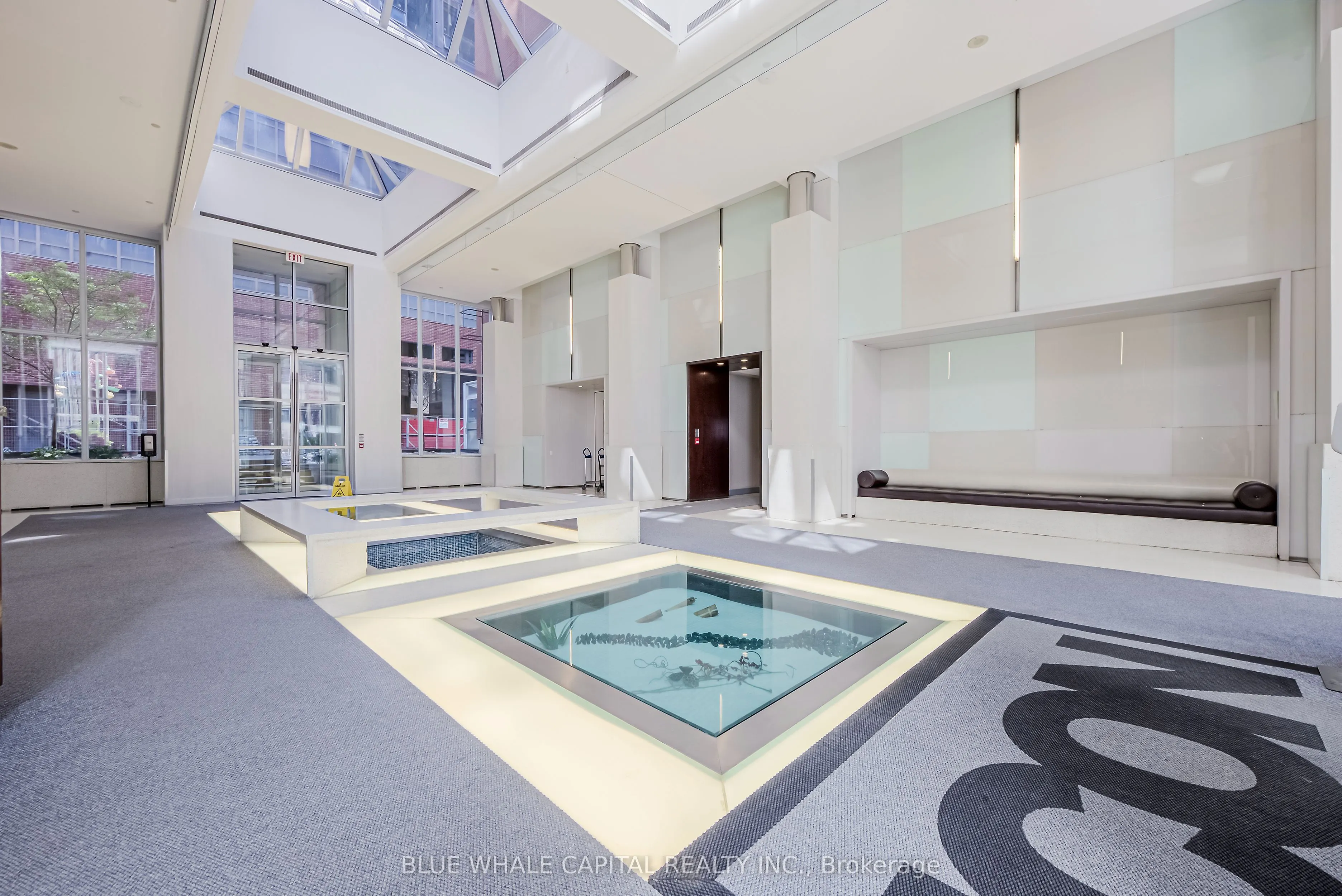 270 Wellington Street W, #1025