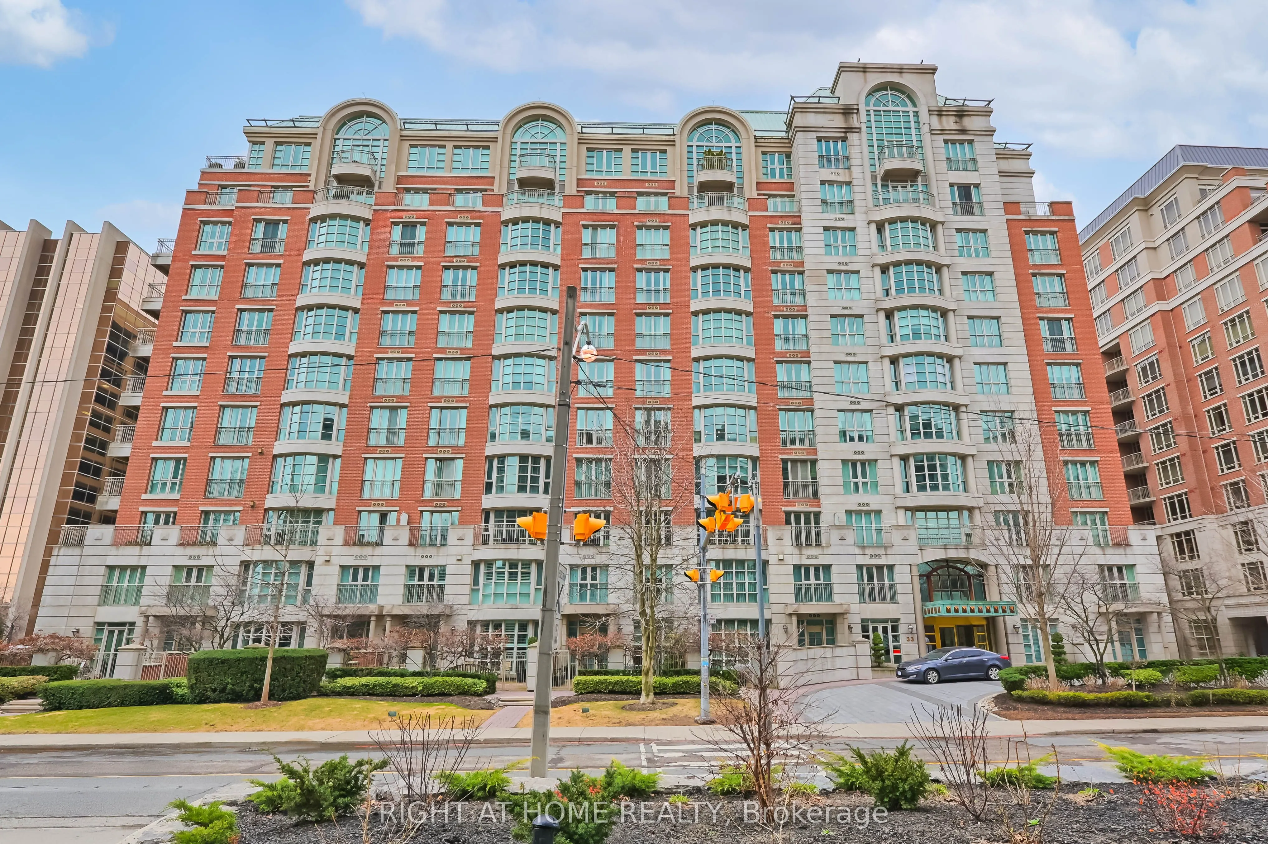 33 Delisle Avenue, #209