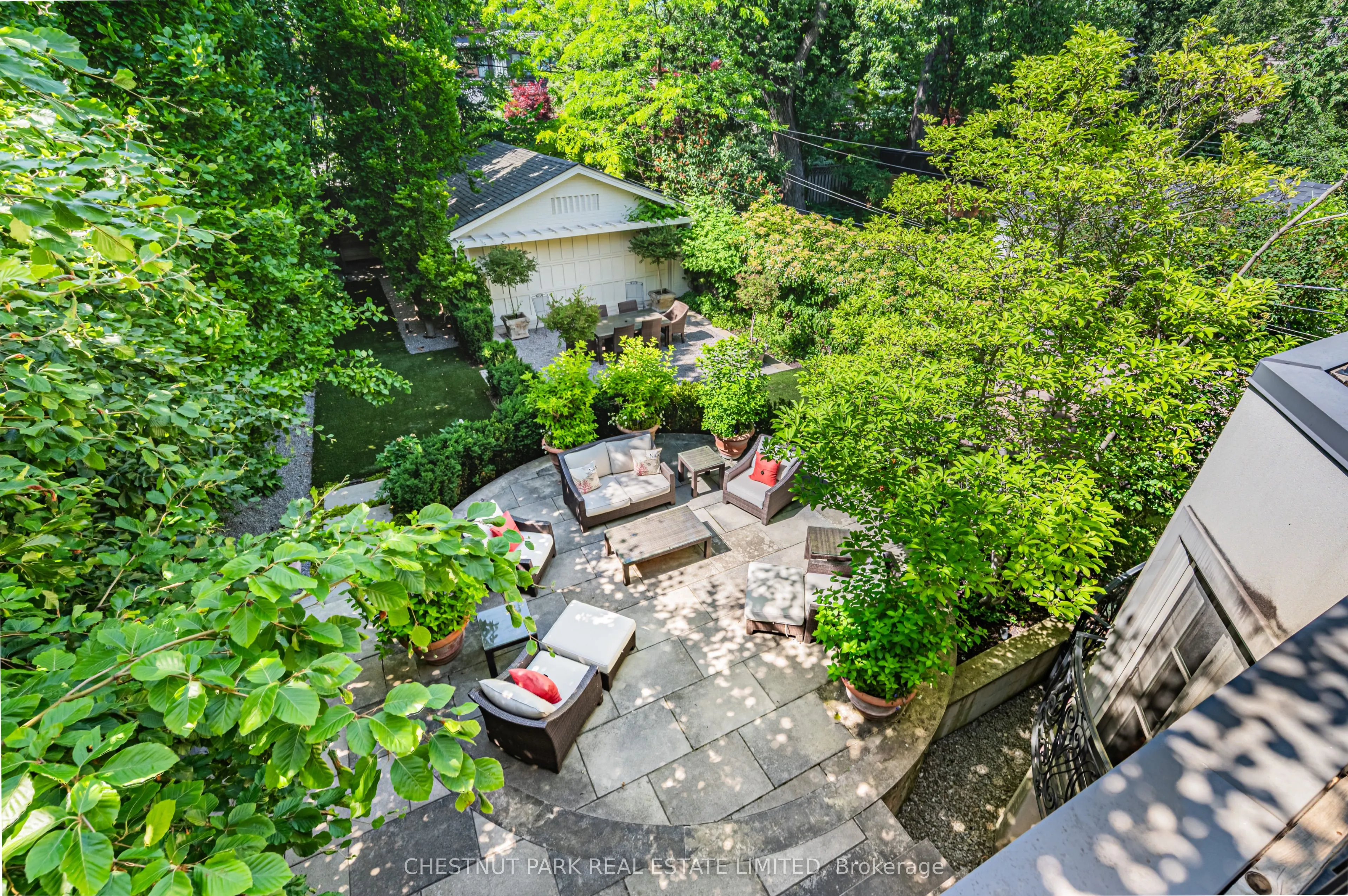 68 Rowanwood Avenue