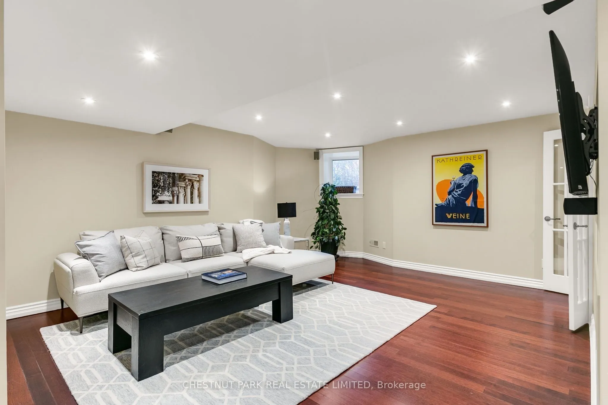 68 Rowanwood Avenue
