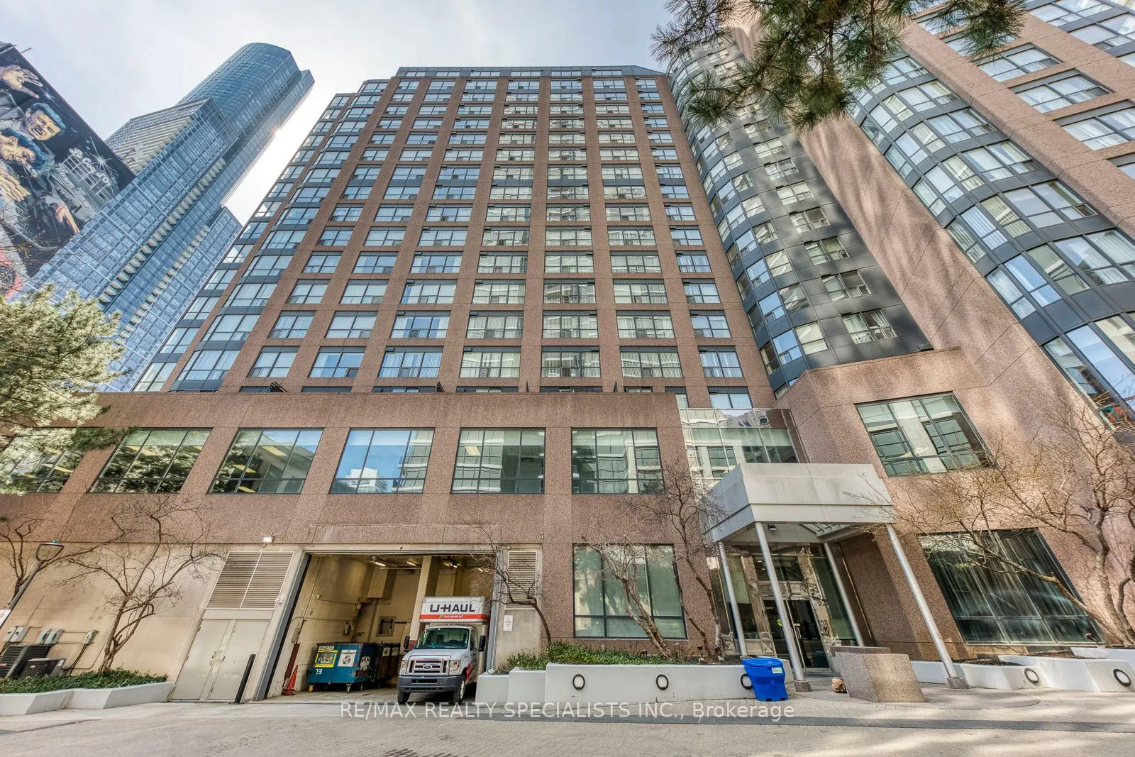 7 Carlton Street, #806