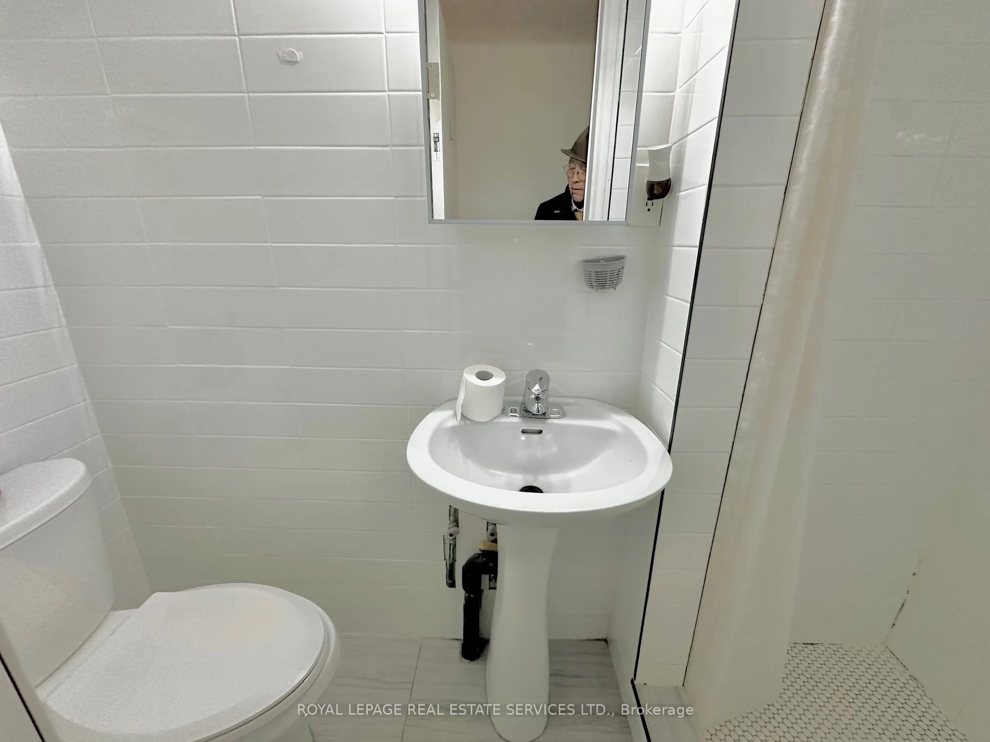 206 Carlton Street, #105
