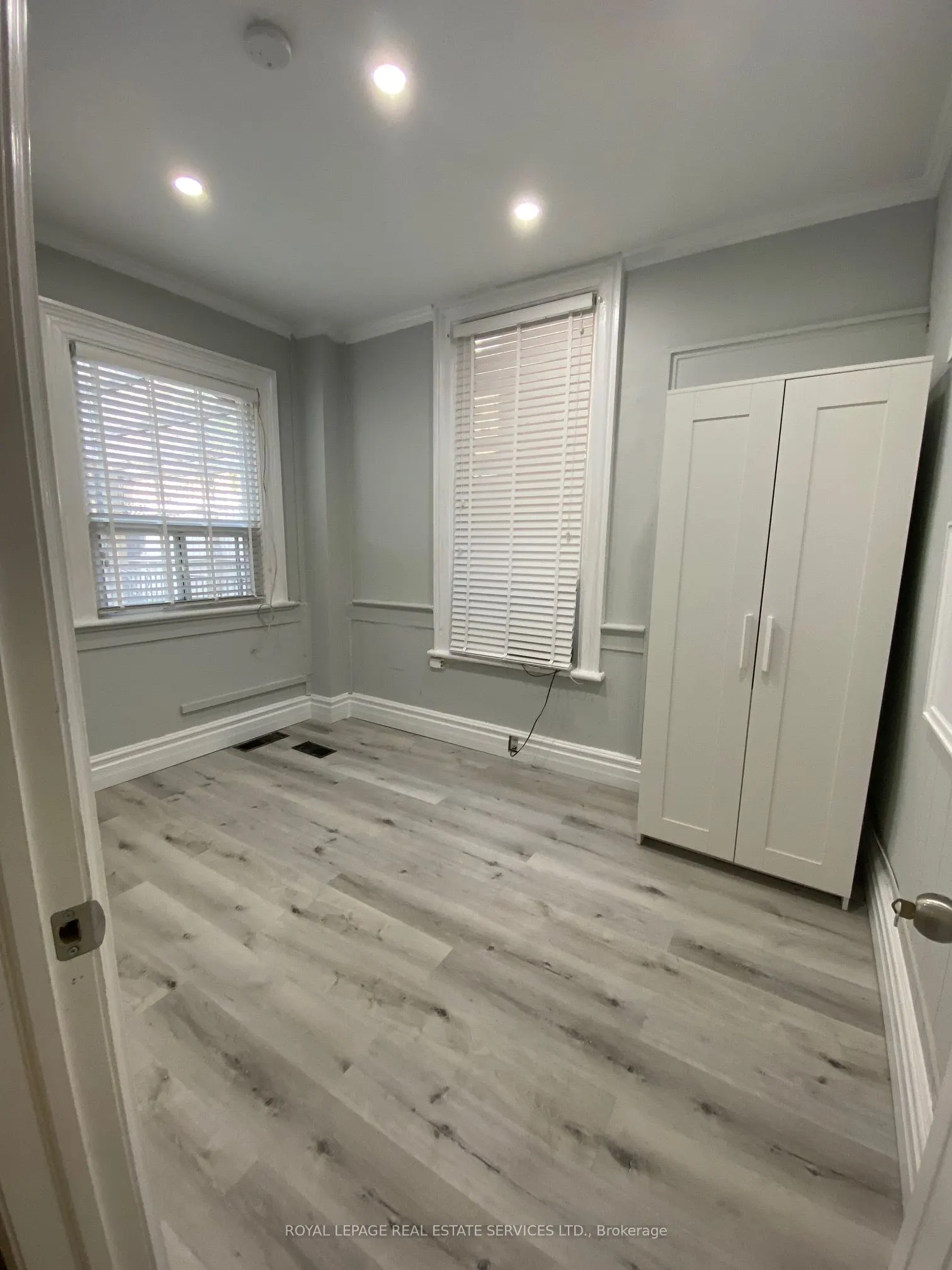 206 Carlton Street, #105