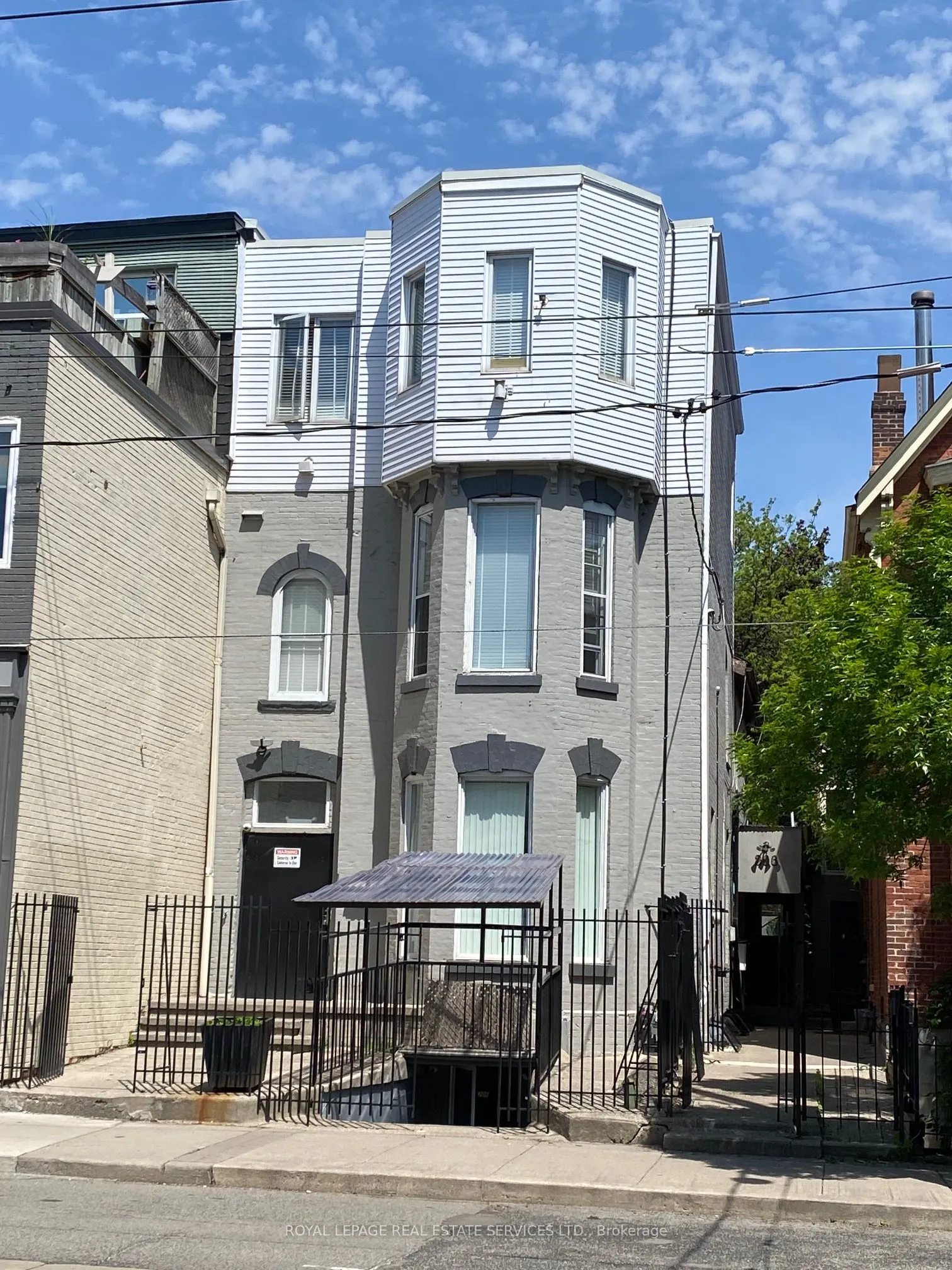 206 Carlton Street, #105