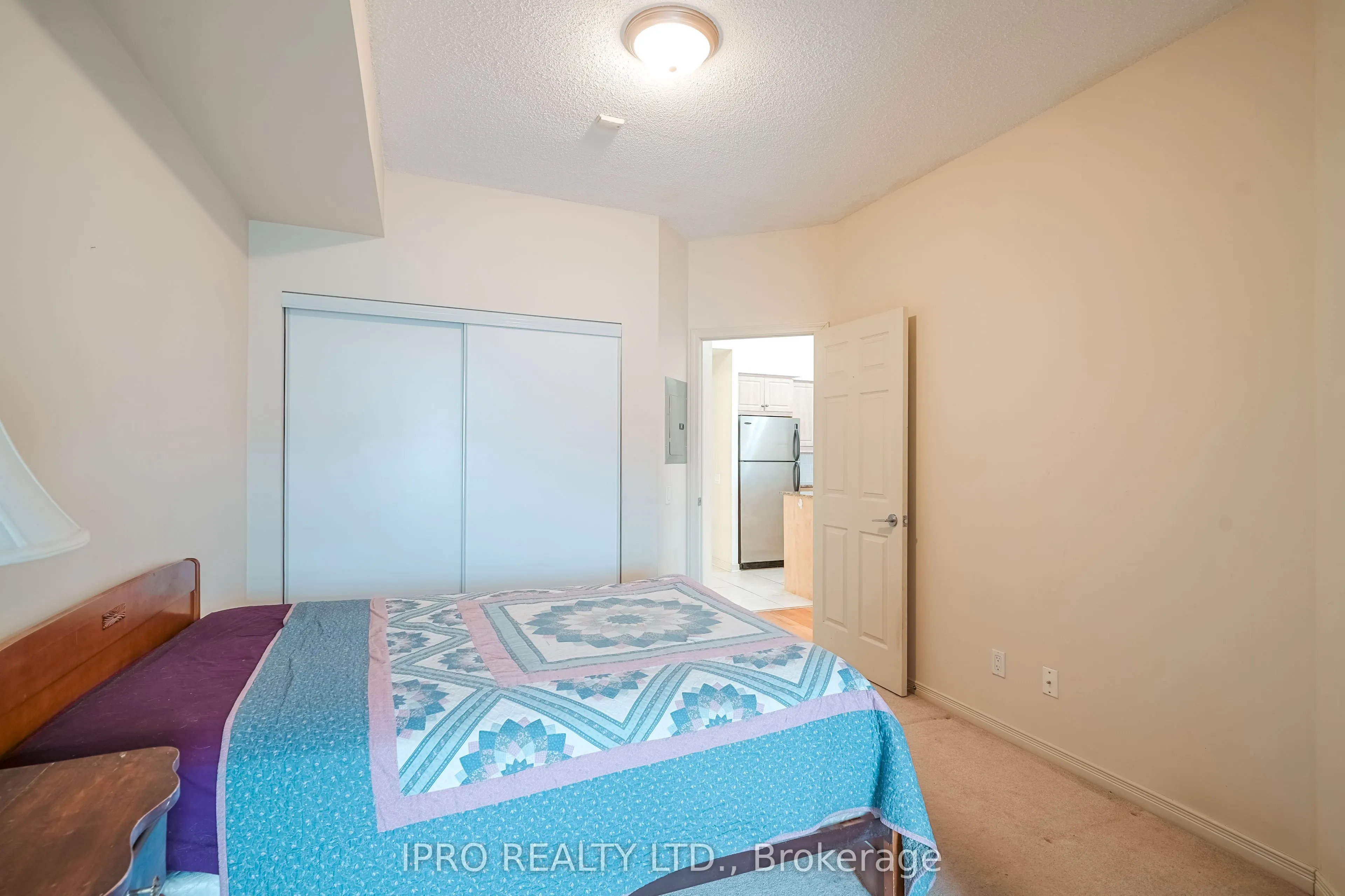 481 Rosewell Avenue N, #408