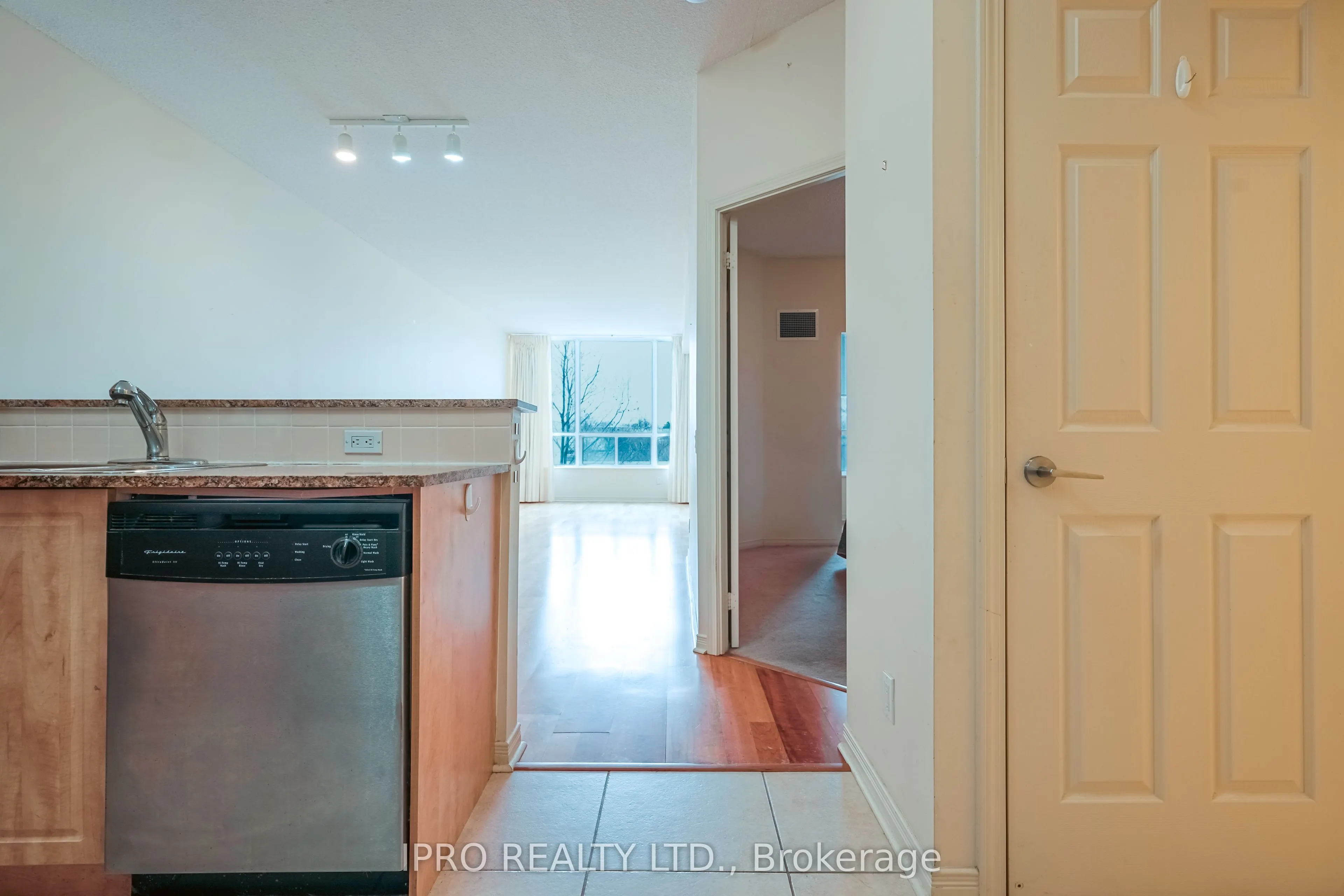 481 Rosewell Avenue N, #408