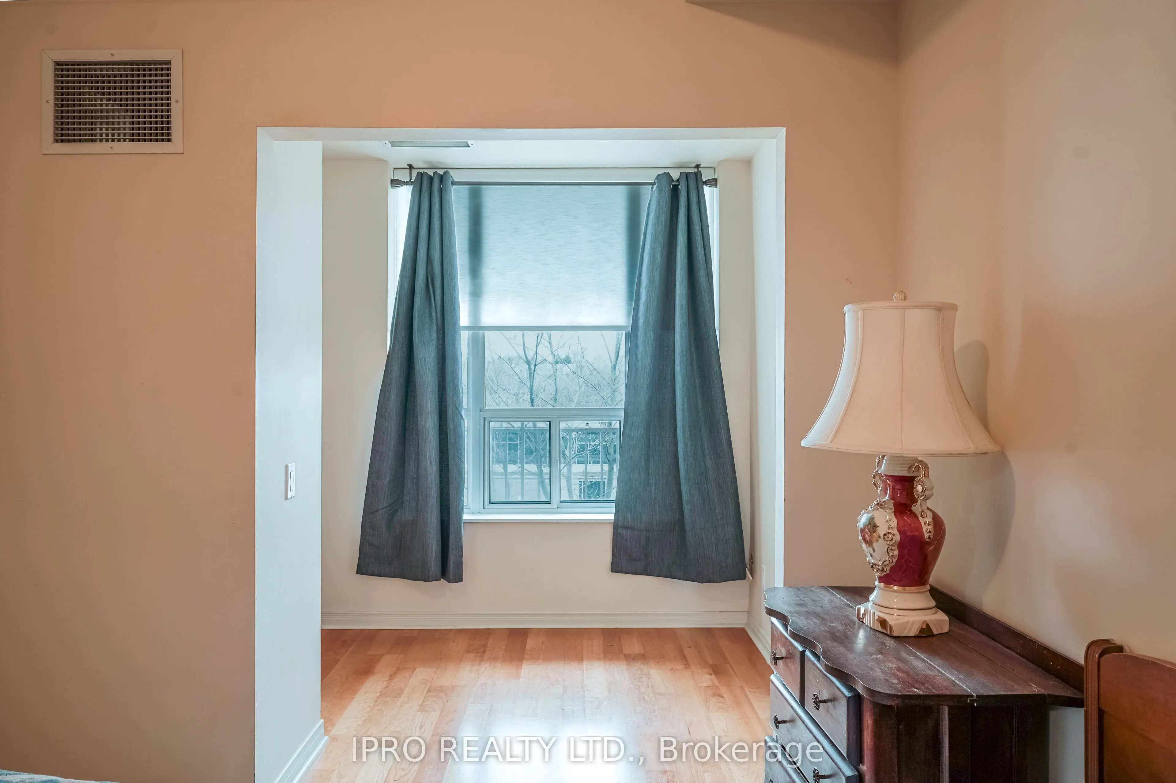 481 Rosewell Avenue N, #408