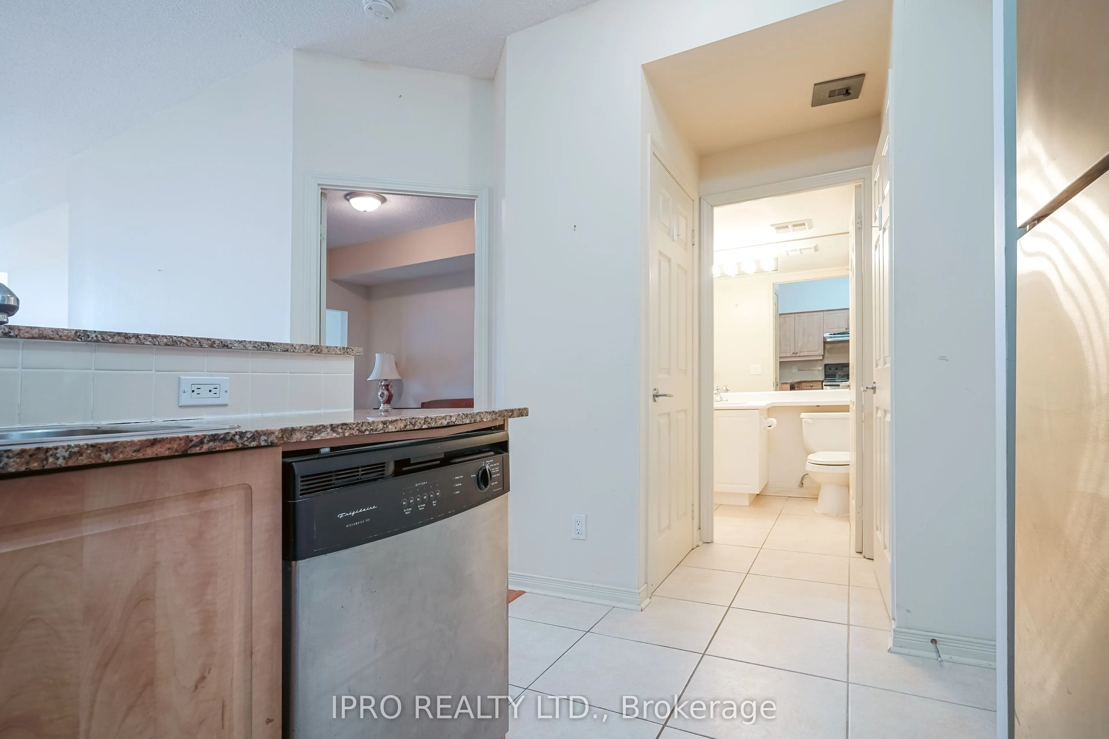 481 Rosewell Avenue N, #408
