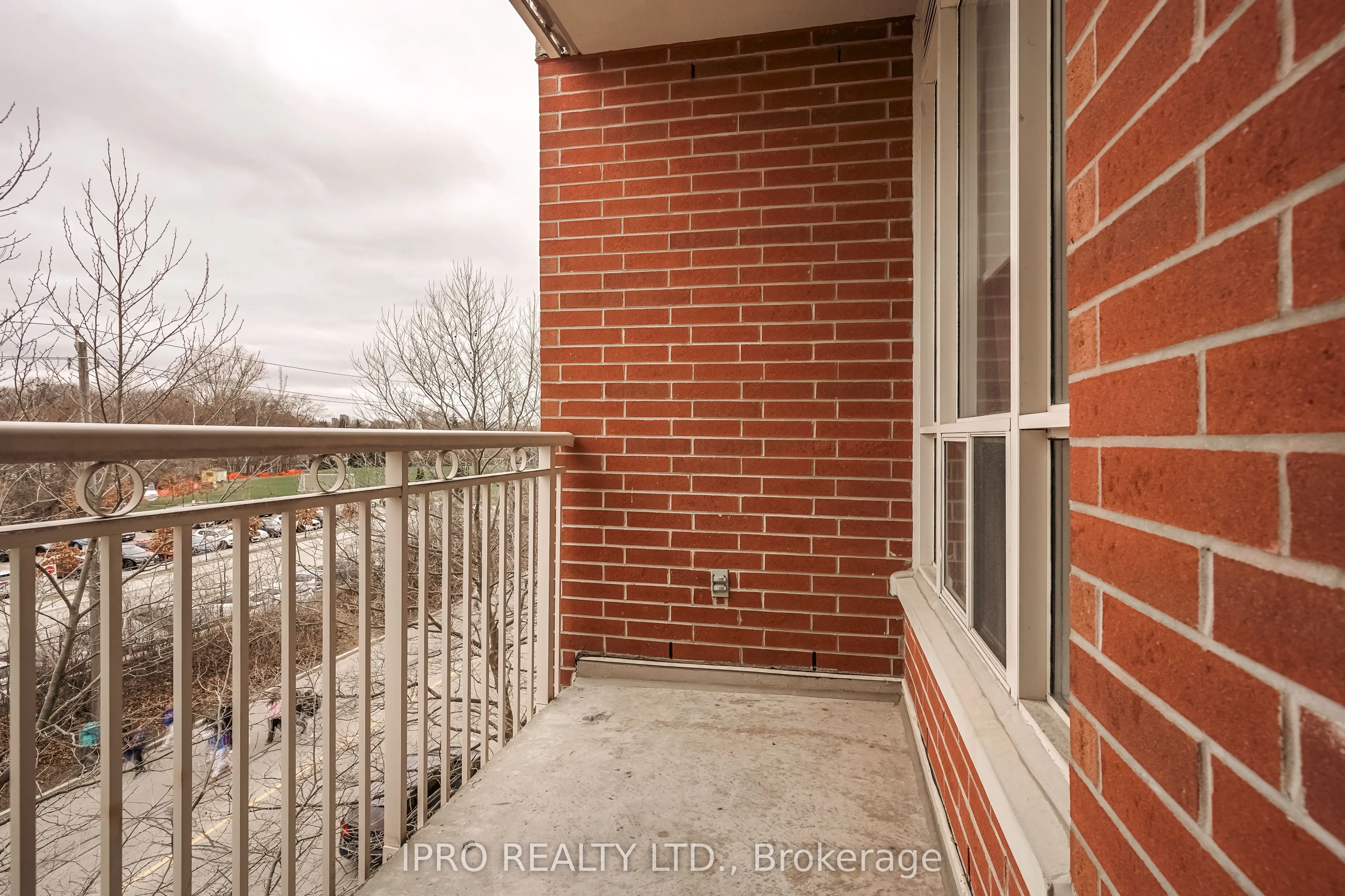 481 Rosewell Avenue N, #408