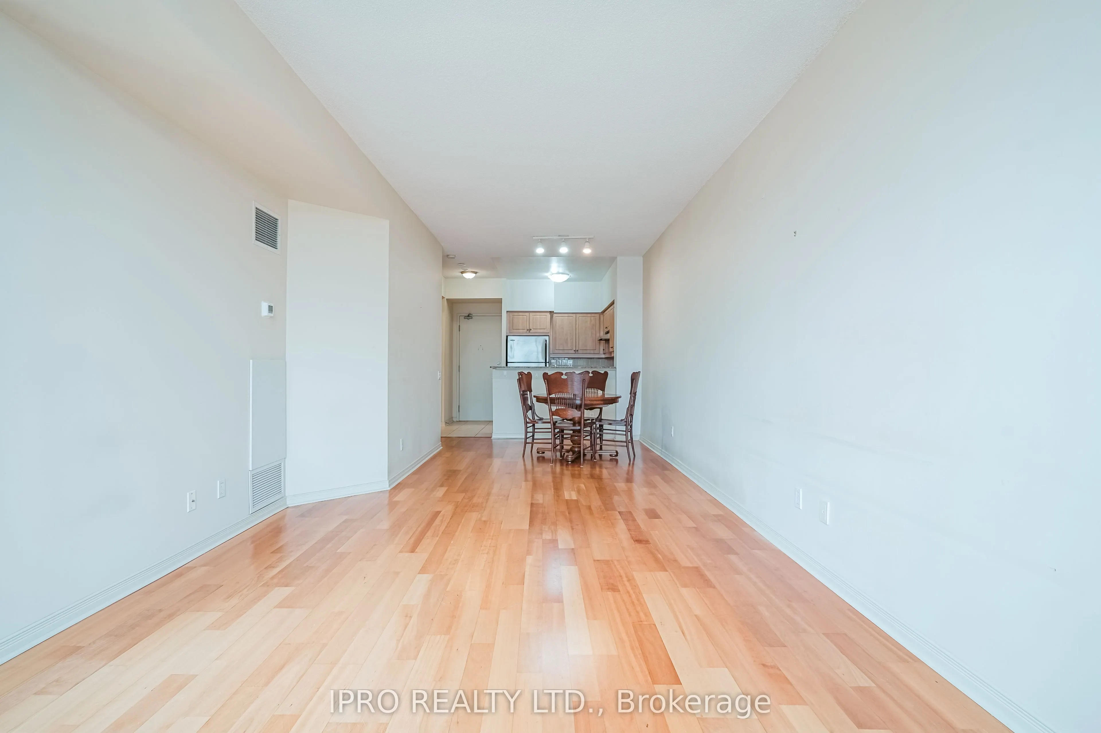 481 Rosewell Avenue N, #408