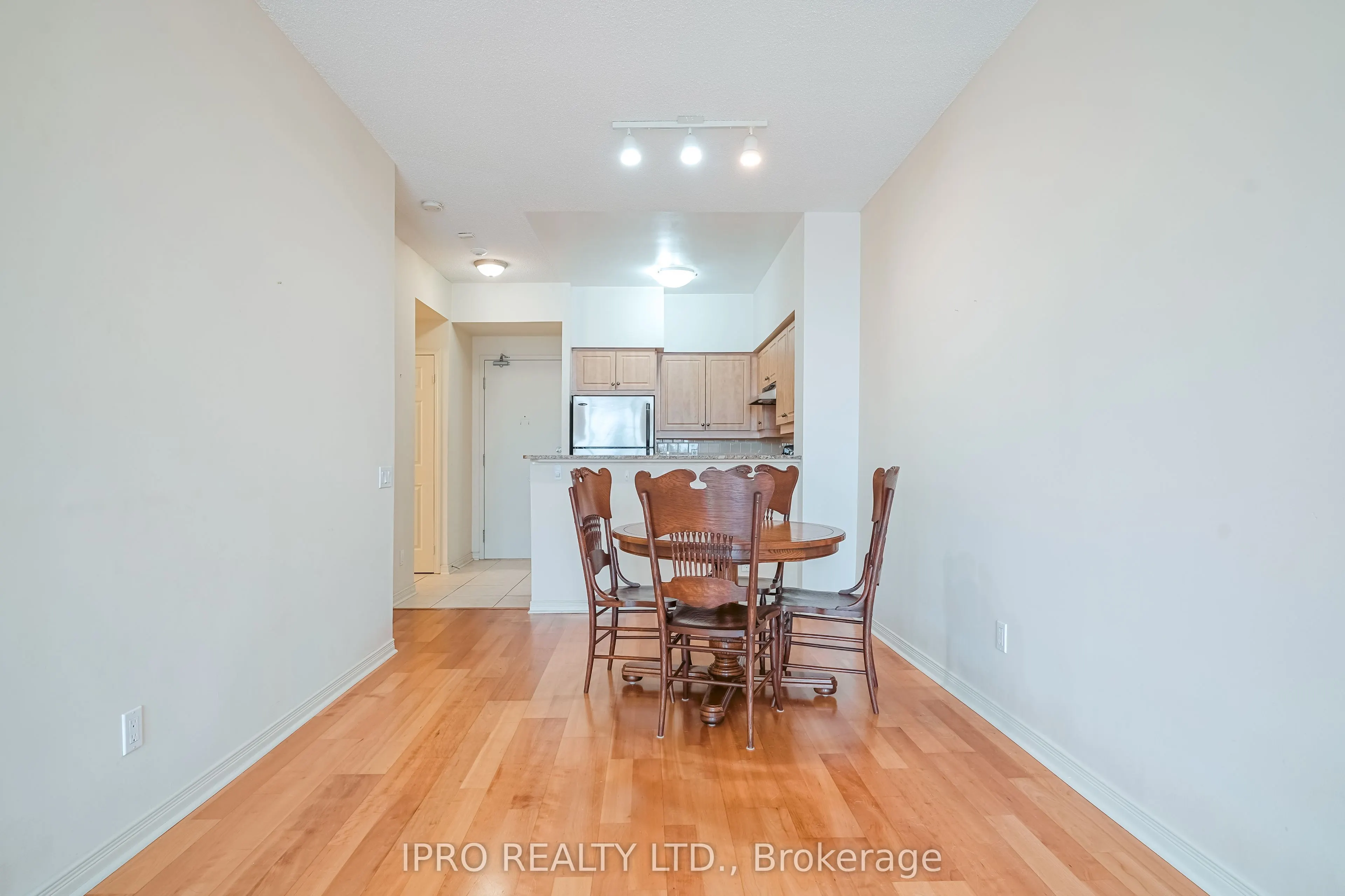 481 Rosewell Avenue N, #408