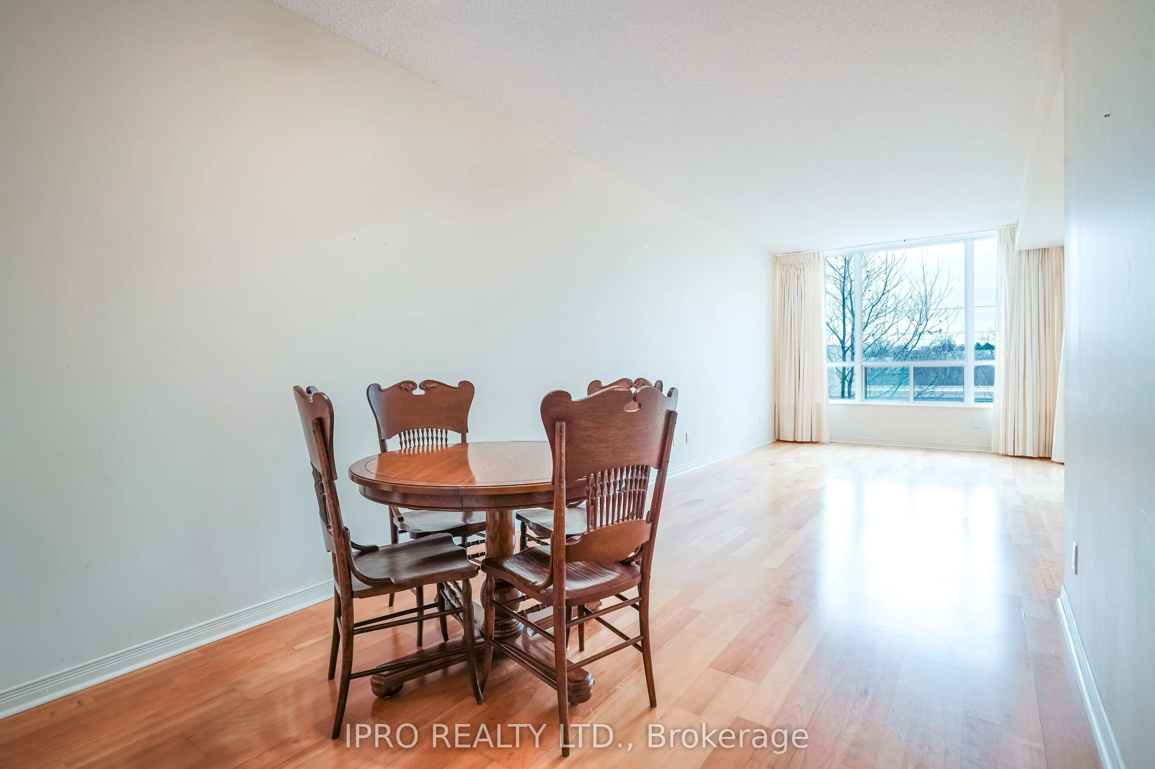 481 Rosewell Avenue N, #408