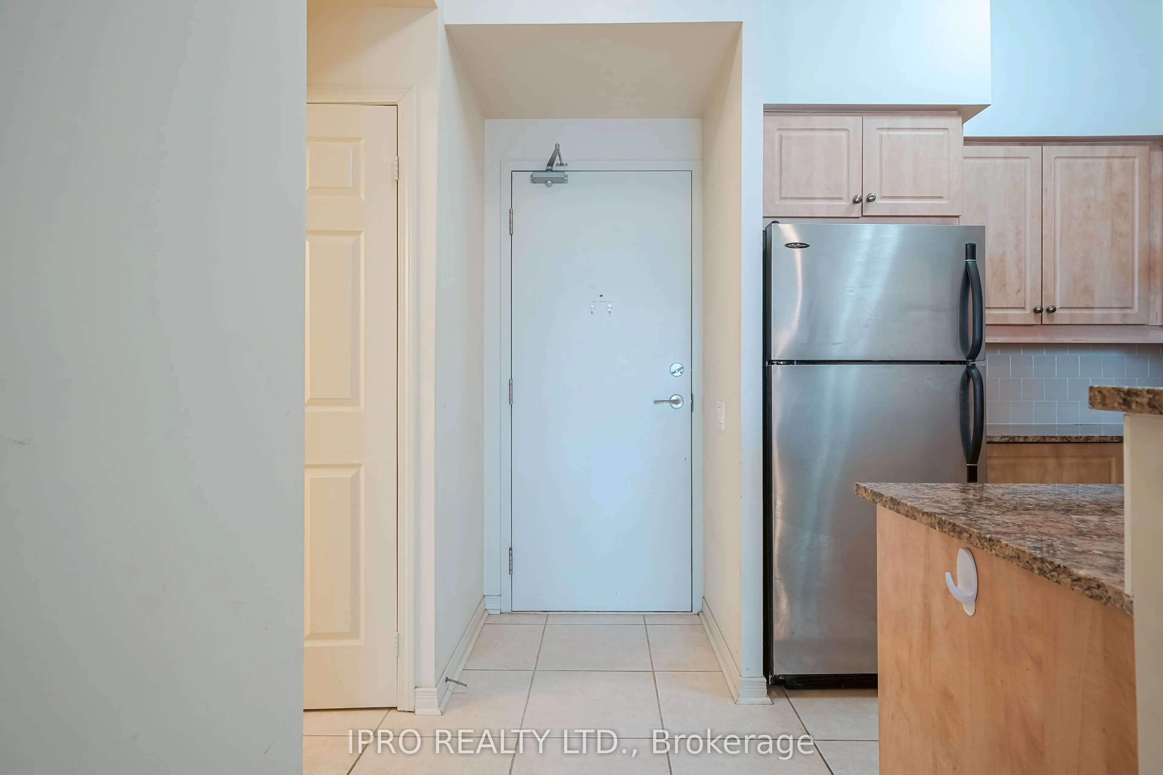 481 Rosewell Avenue N, #408